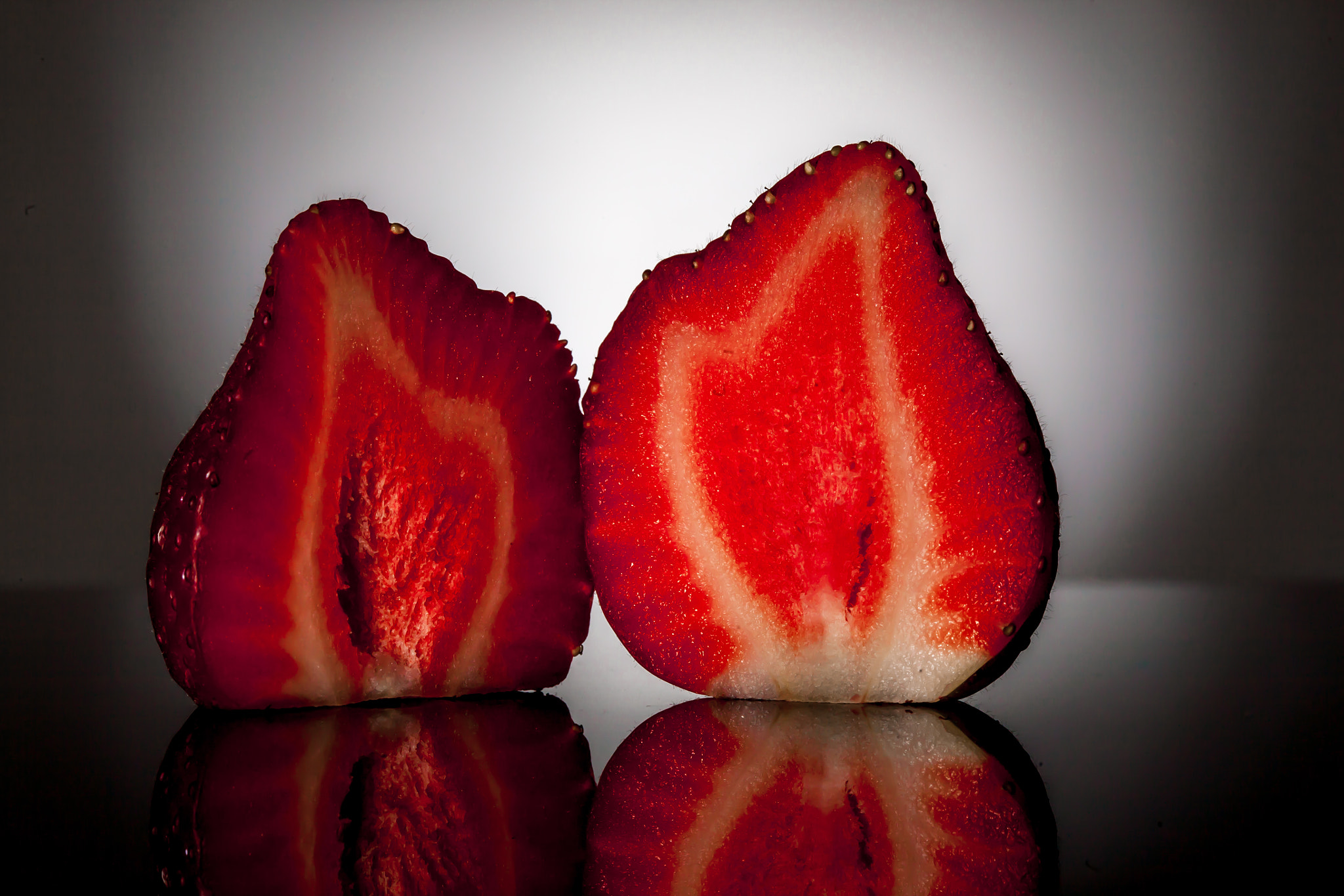 Canon EF 100mm F2.8 Macro USM sample photo. Strawberry photography