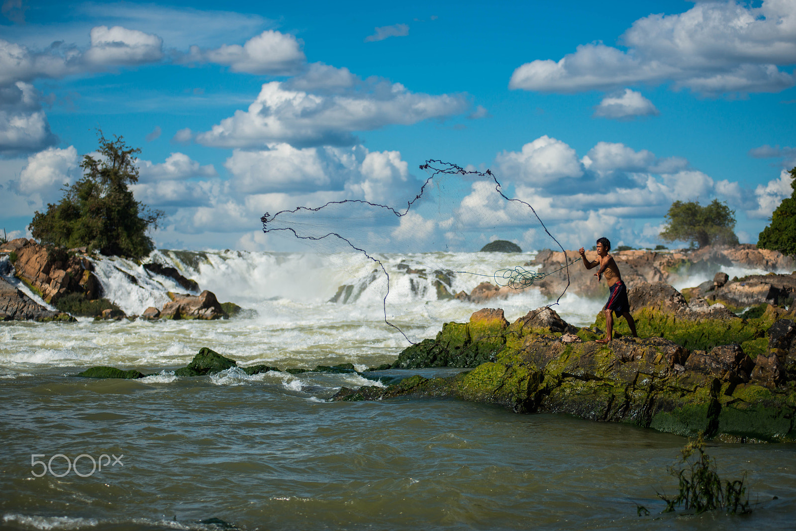 Nikon AF-Nikkor 80-200mm F2.8D ED sample photo. World's most extreme fisherman photography
