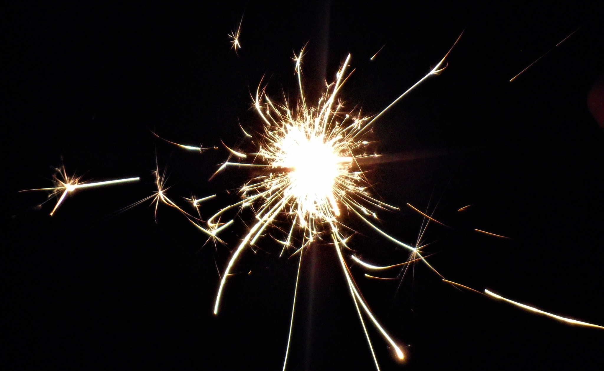 Samsung ES73 / VLUU ES73 /  SL605 sample photo. Sparklers photography