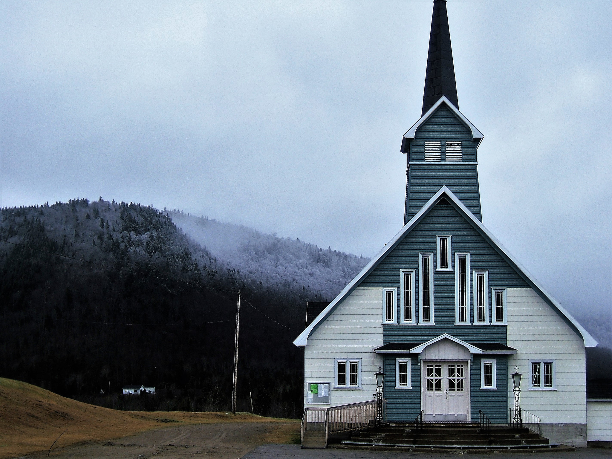 Fujifilm FinePix F810 sample photo. Tewkesbury church,québec photography