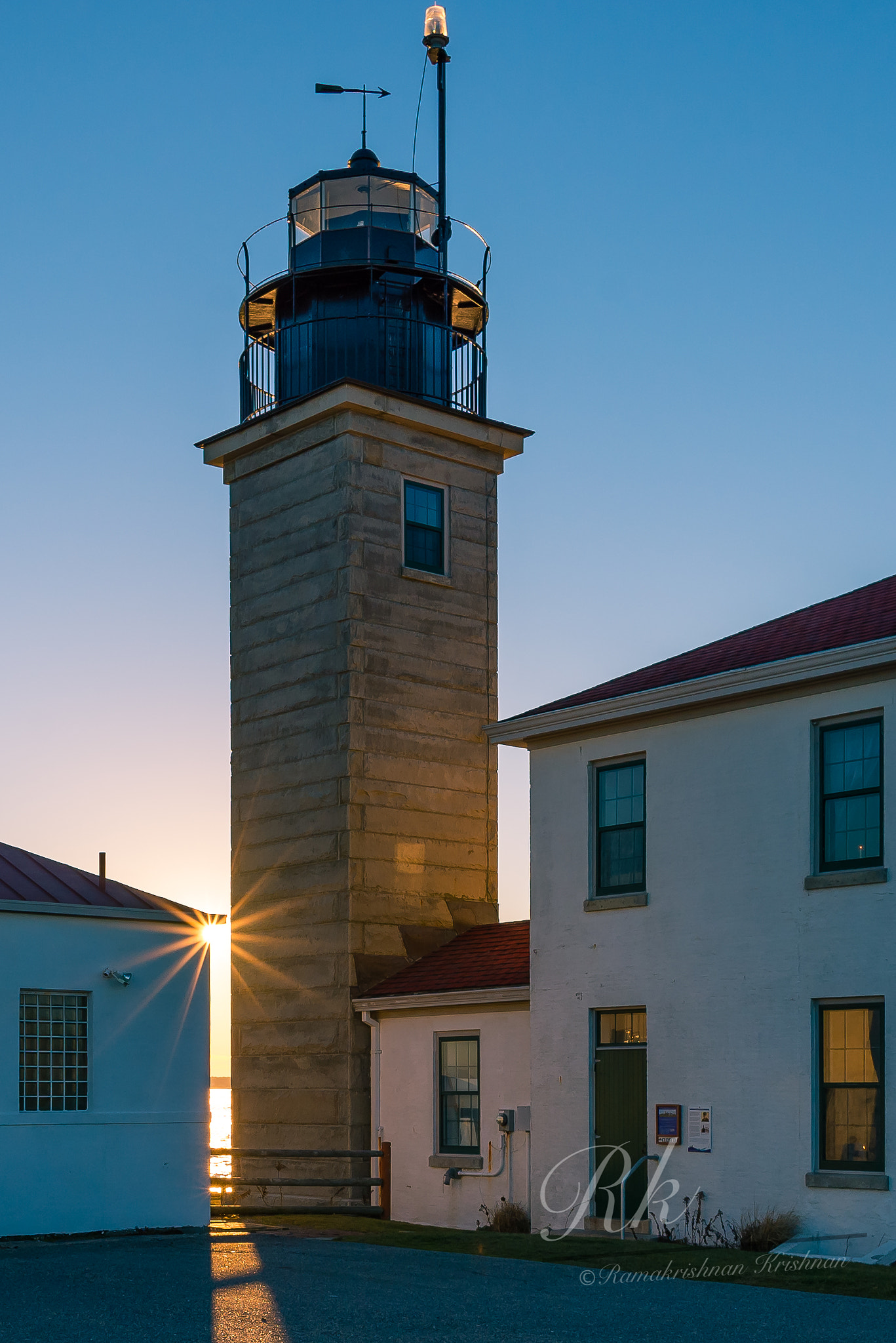 Nikon D610 + Nikon AF-S Nikkor 20mm F1.8G ED sample photo. Beavertail point lighthouse photography