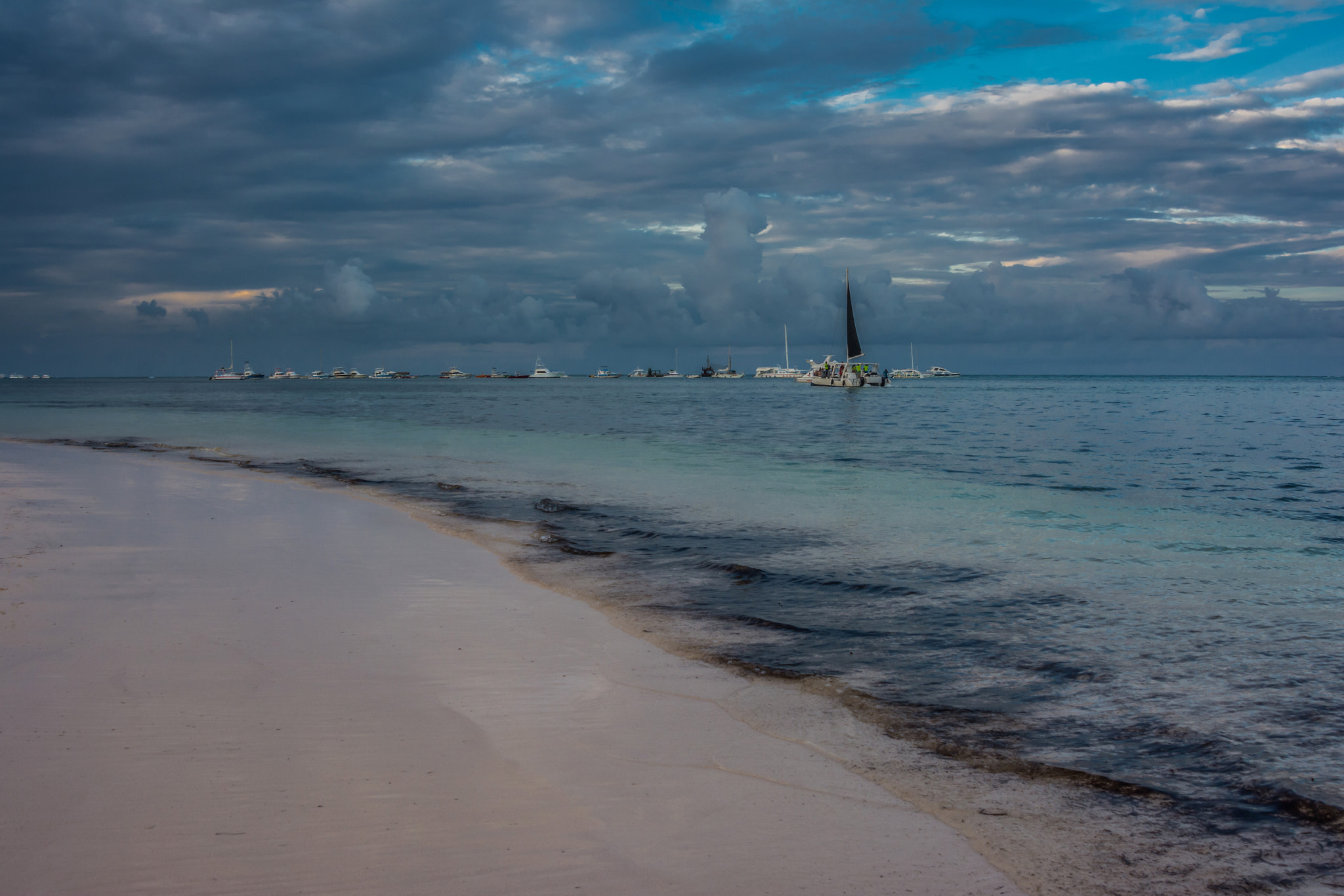 Nikon AF Nikkor 24-85mm F2.8-4D IF sample photo. Evening in the atlantic photography
