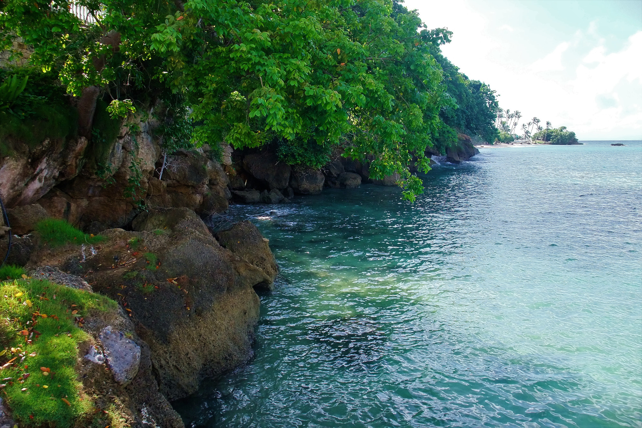Fujifilm FinePix F200EXR sample photo. Peaceful shoreline in the caribbean photography
