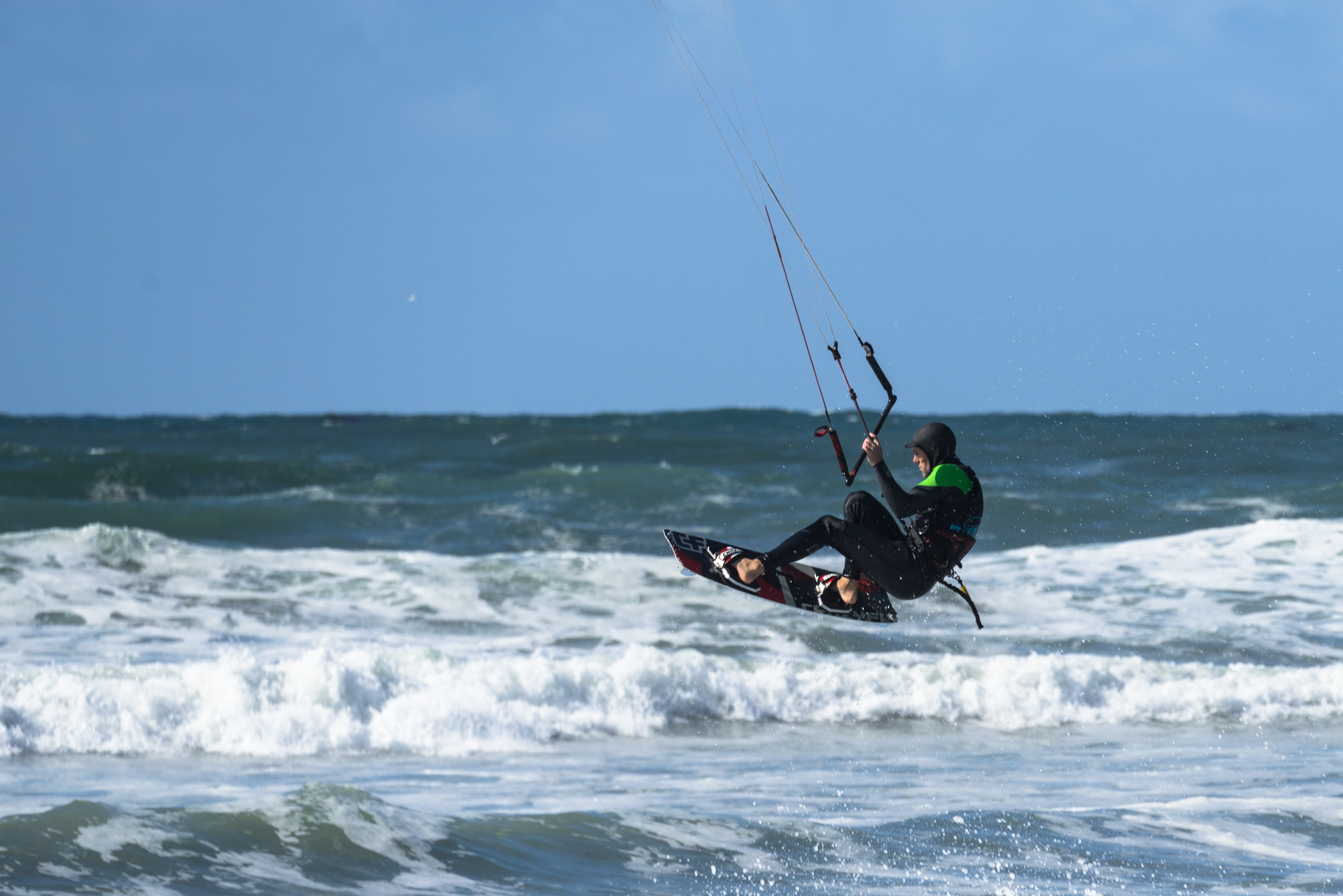 Sony a7R + Sony FE 70-300mm F4.5-5.6 G OSS sample photo. Kitesurfing on pb, california photography