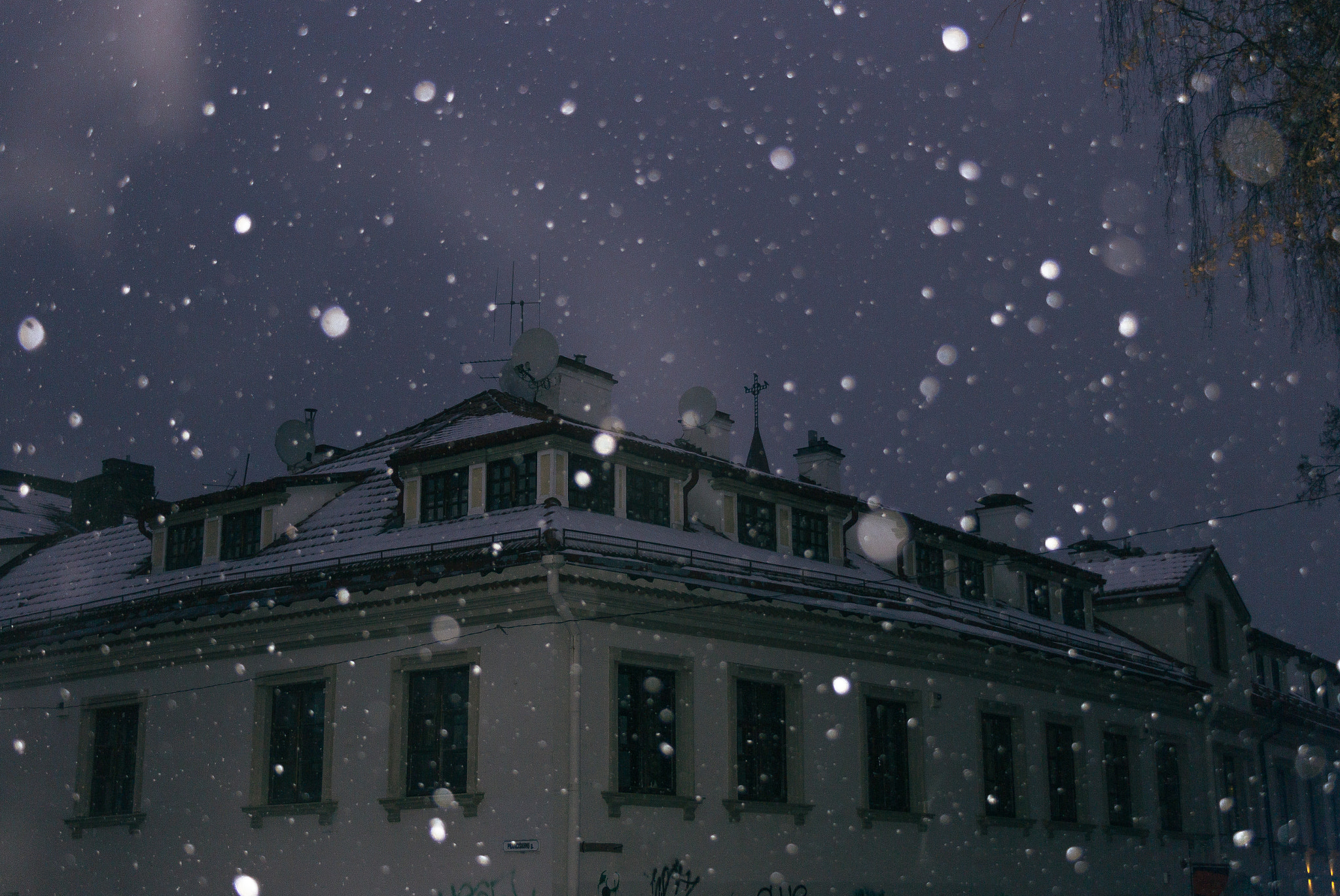 Canon EF-S 18-55mm F3.5-5.6 II sample photo. Snowy evening's  photography