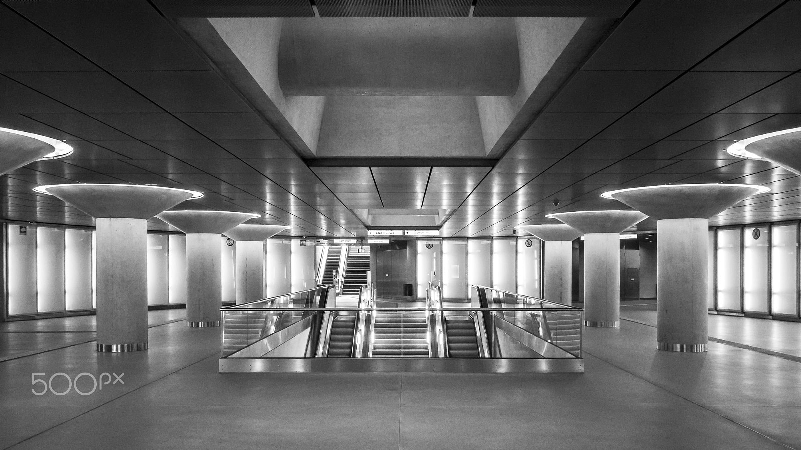 Olympus OM-D E-M5 + Panasonic Lumix G 14mm F2.5 ASPH sample photo. Underground photography