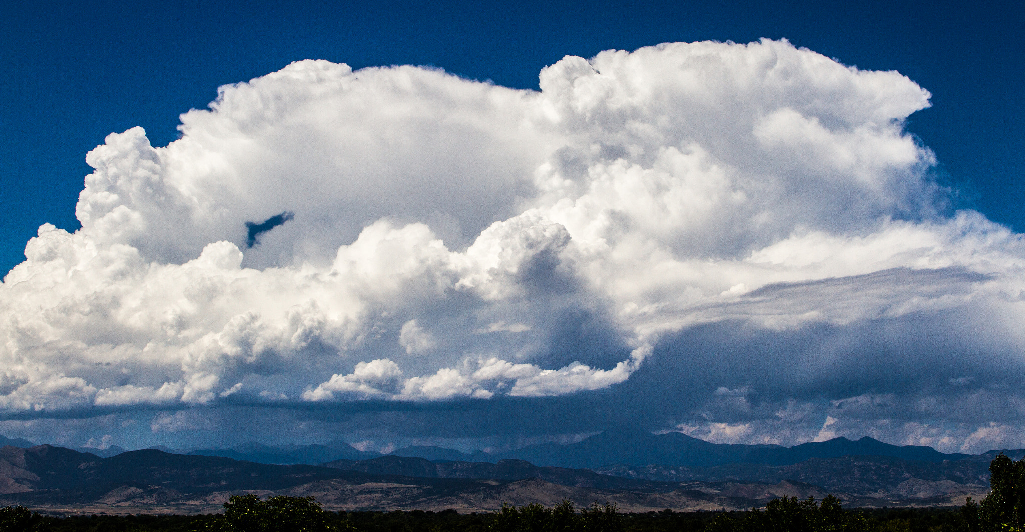 EF28-70mm f/2.8L USM sample photo. Monster cloud photography