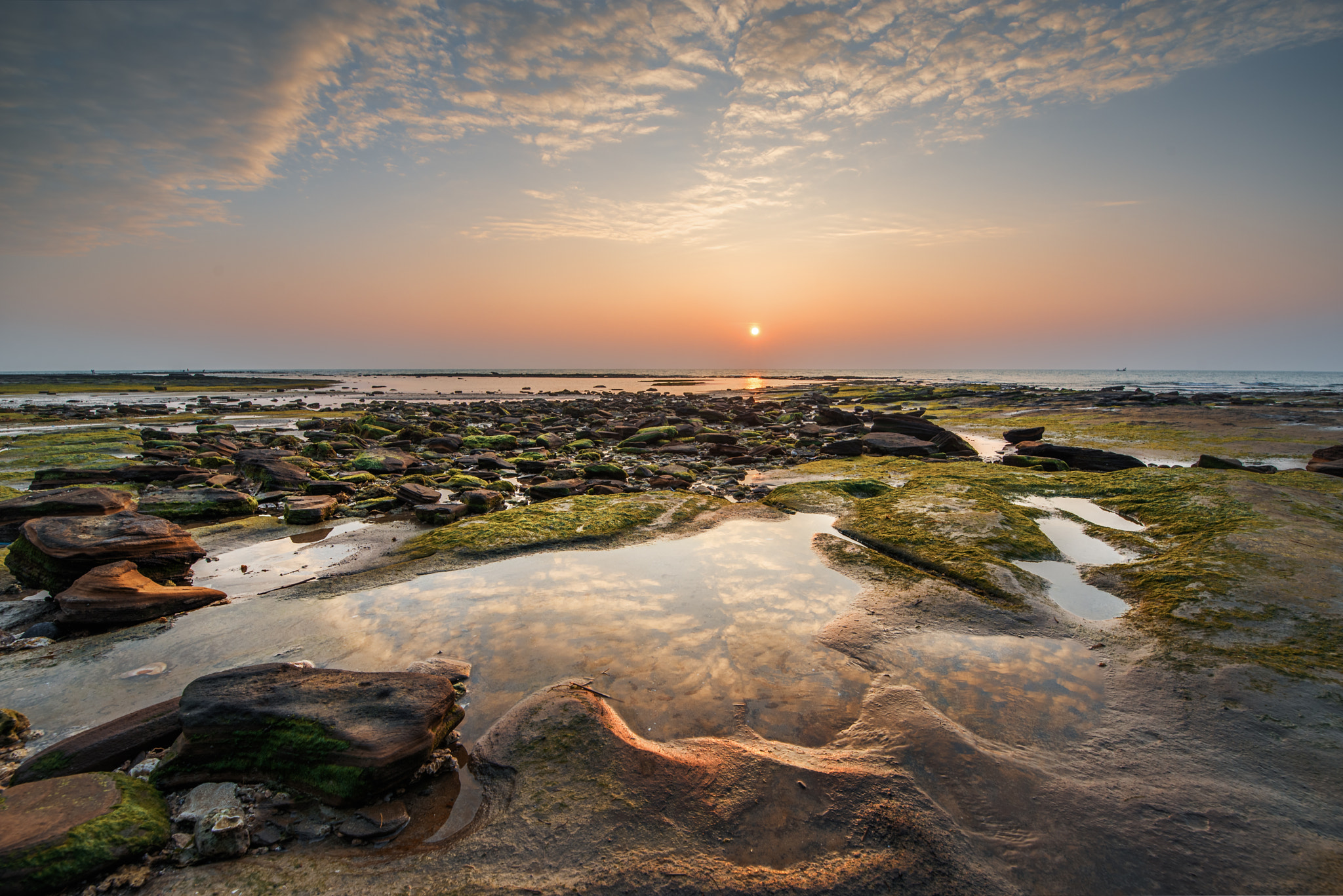 Nikon D610 + Tamron SP 15-30mm F2.8 Di VC USD sample photo. The sunrise on the sea photography