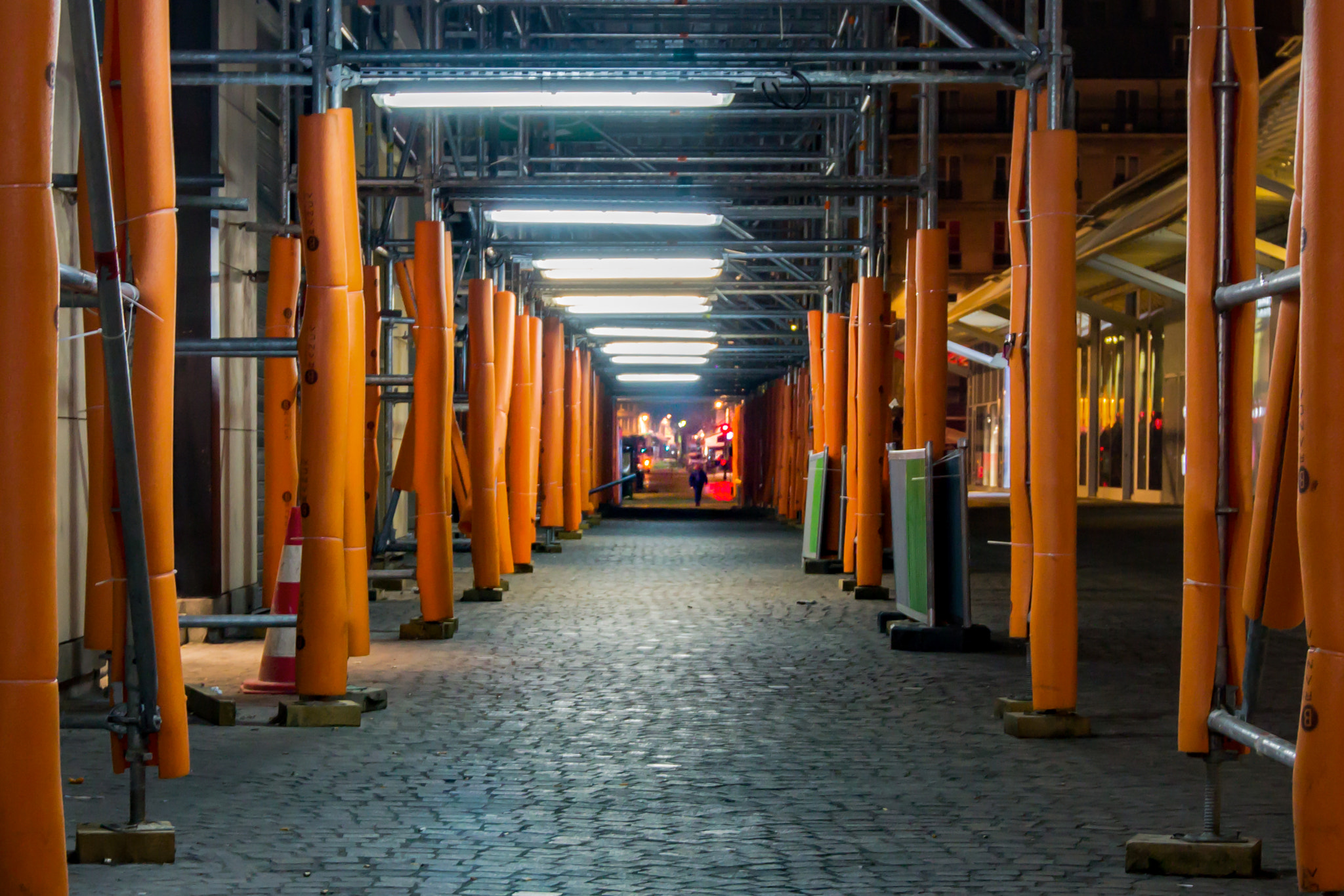 Canon EF 16-35mm F2.8L II USM sample photo. Exploration urbaine photography