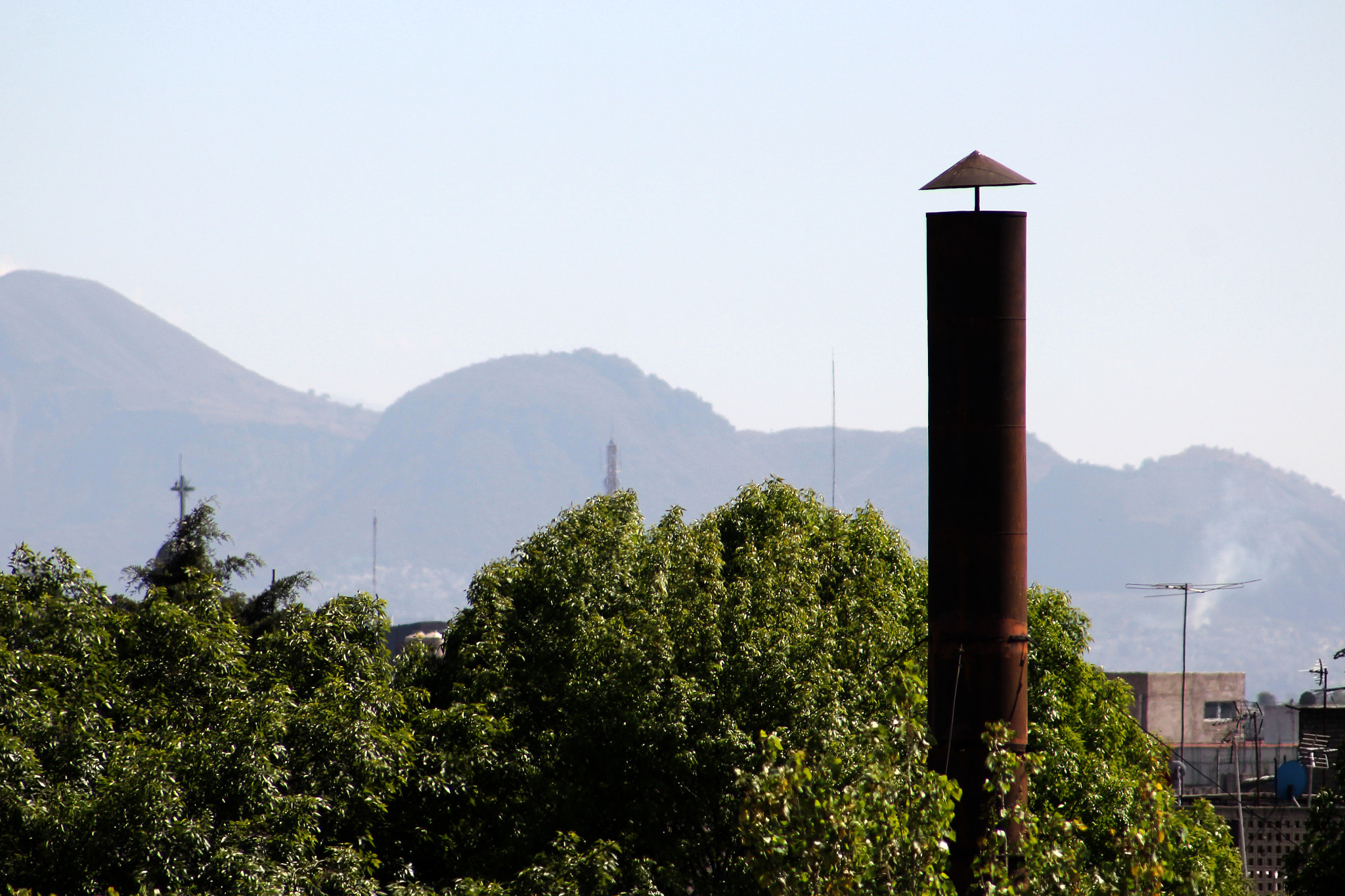 Canon EF 75-300mm f/4-5.6 USM sample photo. Old chimney / chimenea vieja photography