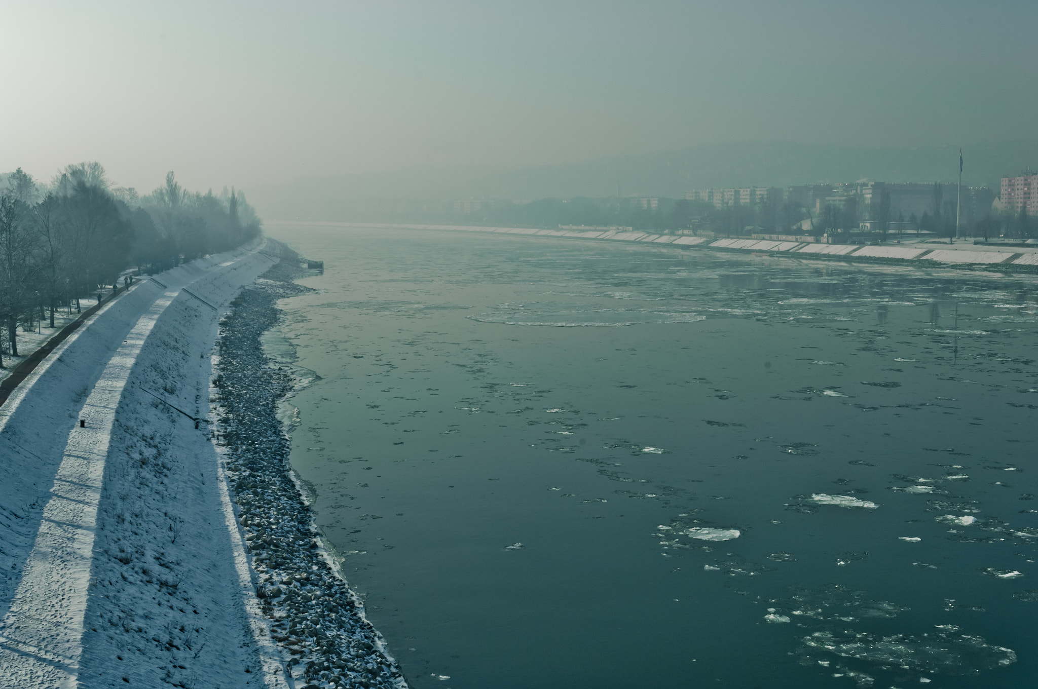 Nikon D2X sample photo. Smog settled over budapest photography