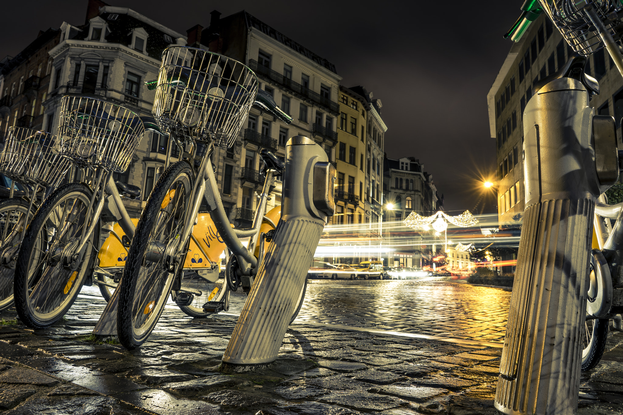 Sony a7 + Sony FE 28mm F2 sample photo. Bike lanes brussels photography