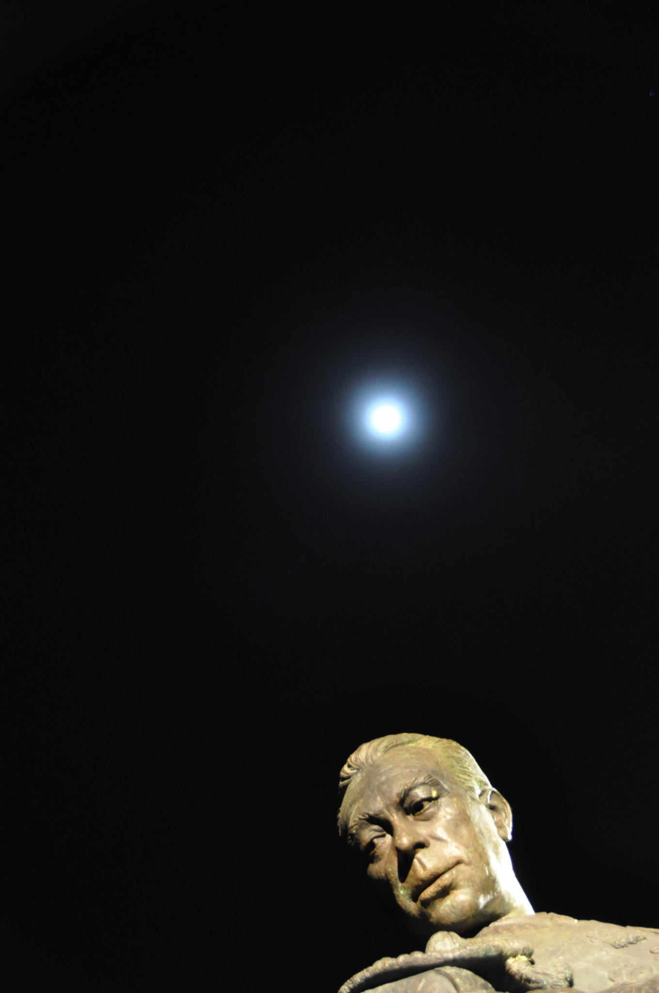 Sigma 18-200mm F3.5-6.3 II DC OS HSM sample photo. Luna con torero photography