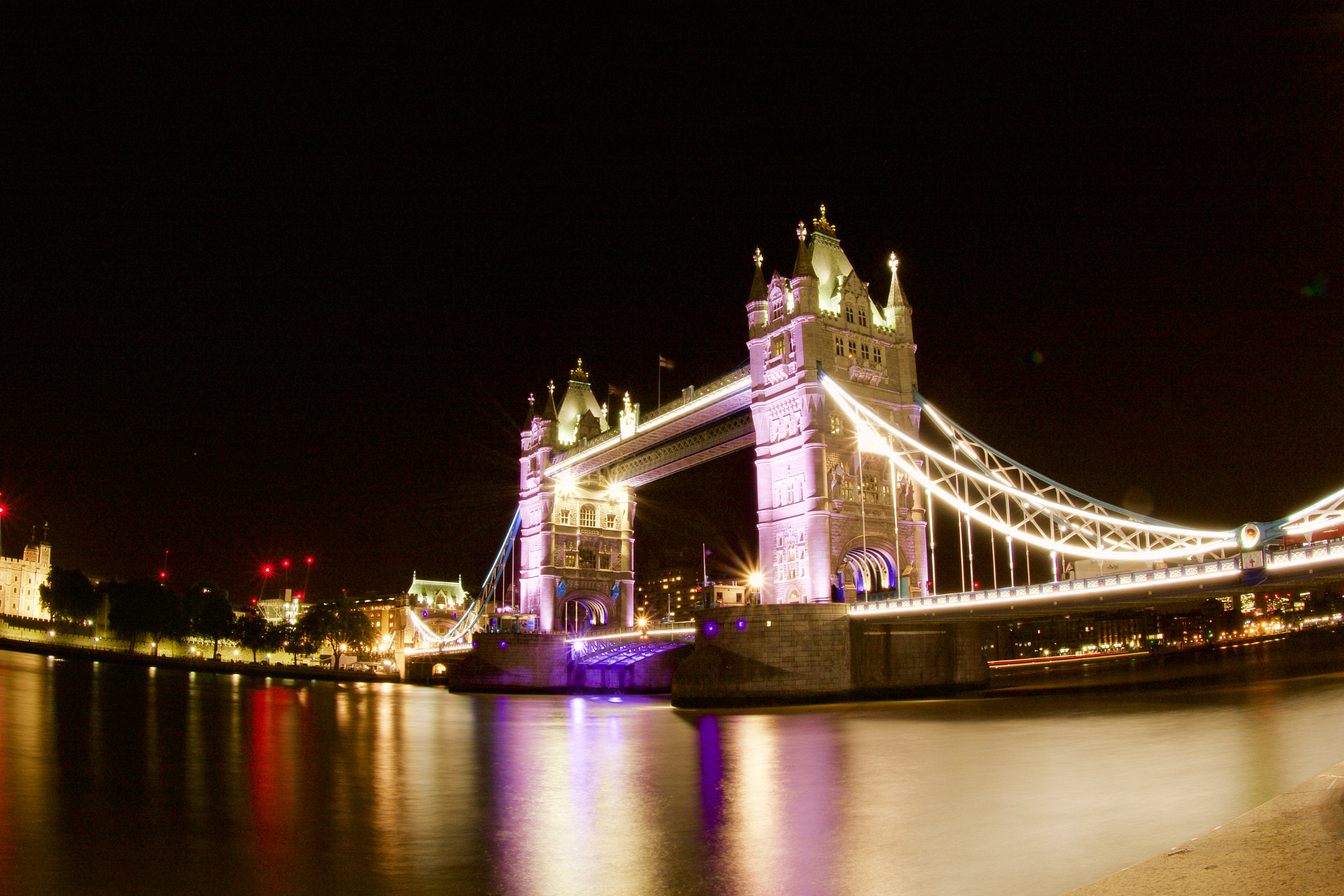 Canon EF 8-15mm F4L Fisheye USM sample photo. #london #towerbridge #canon photography