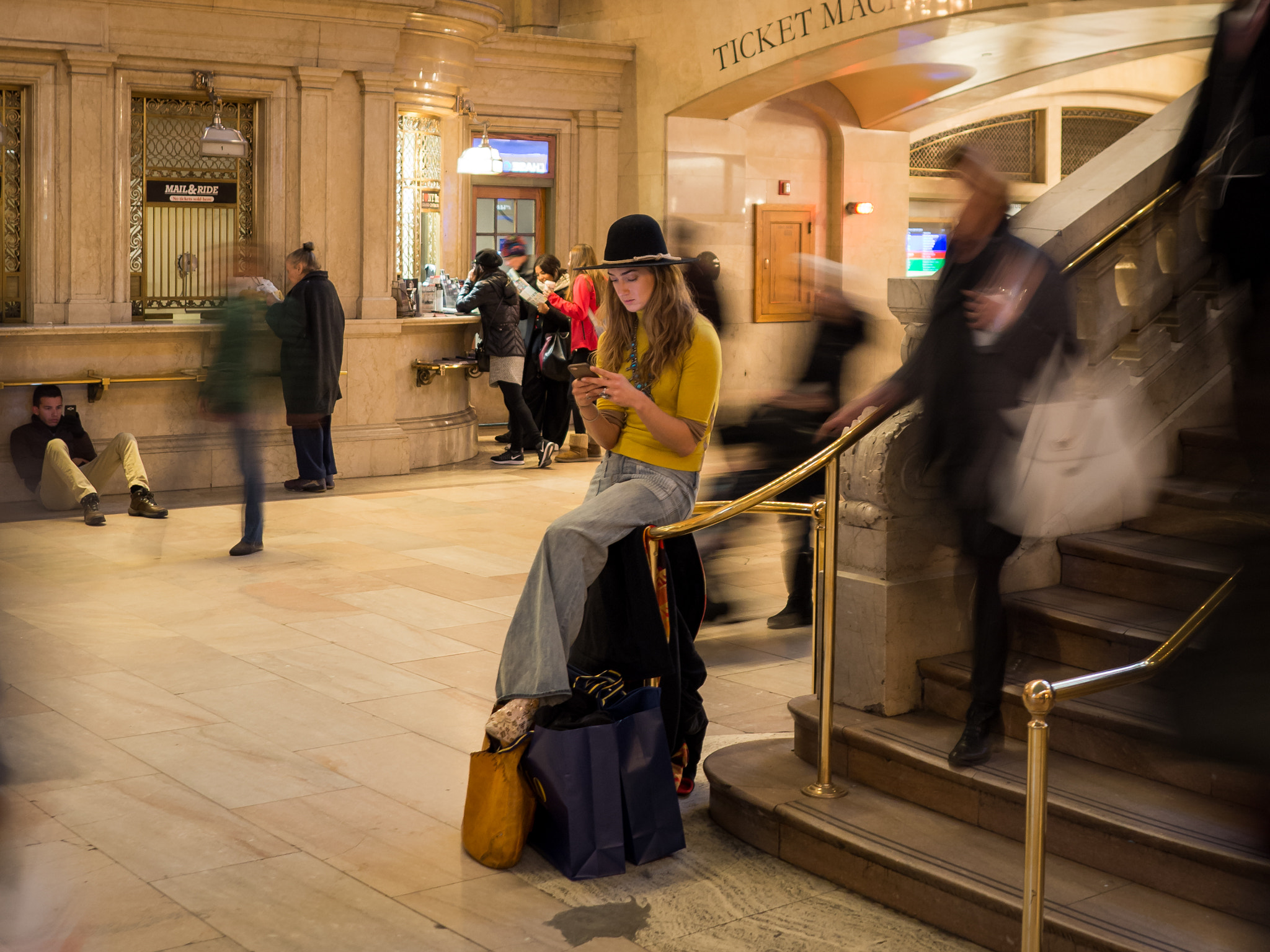 Olympus OM-D E-M10 II + Sigma 19mm F2.8 DN Art sample photo. Grand central terminal photography