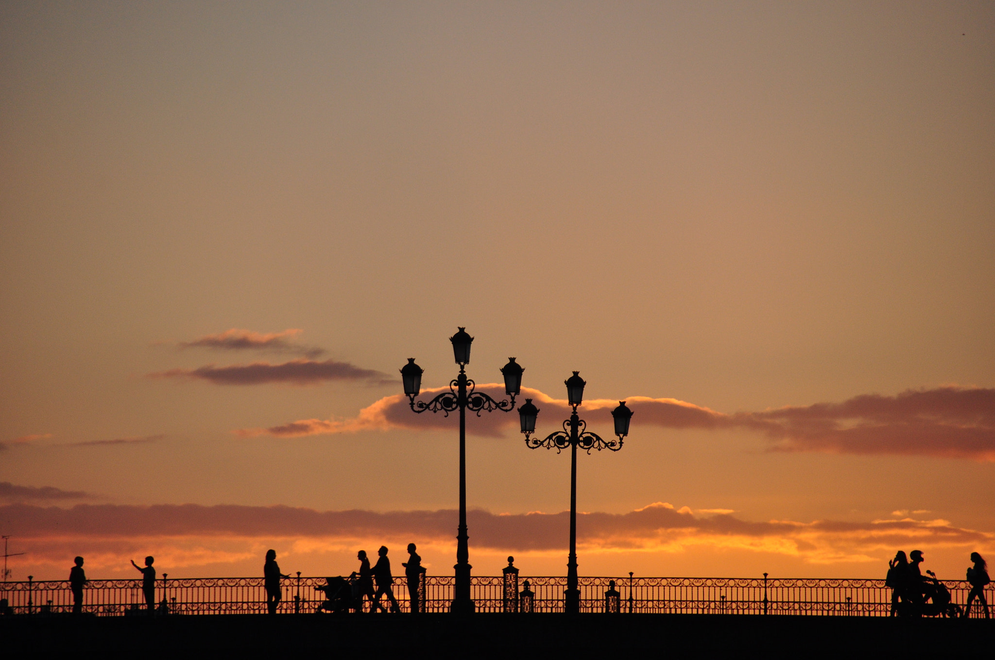 Nikon D90 + Sigma 18-200mm F3.5-6.3 II DC OS HSM sample photo. 影人間 02 photography