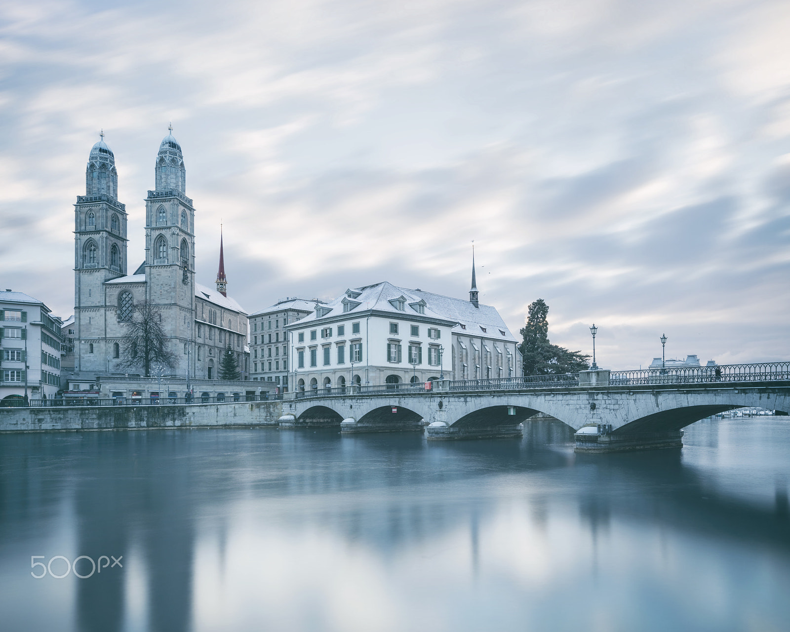 Canon TS-E 24.0mm f/3.5 L II sample photo. Old zurich town, view on river photography