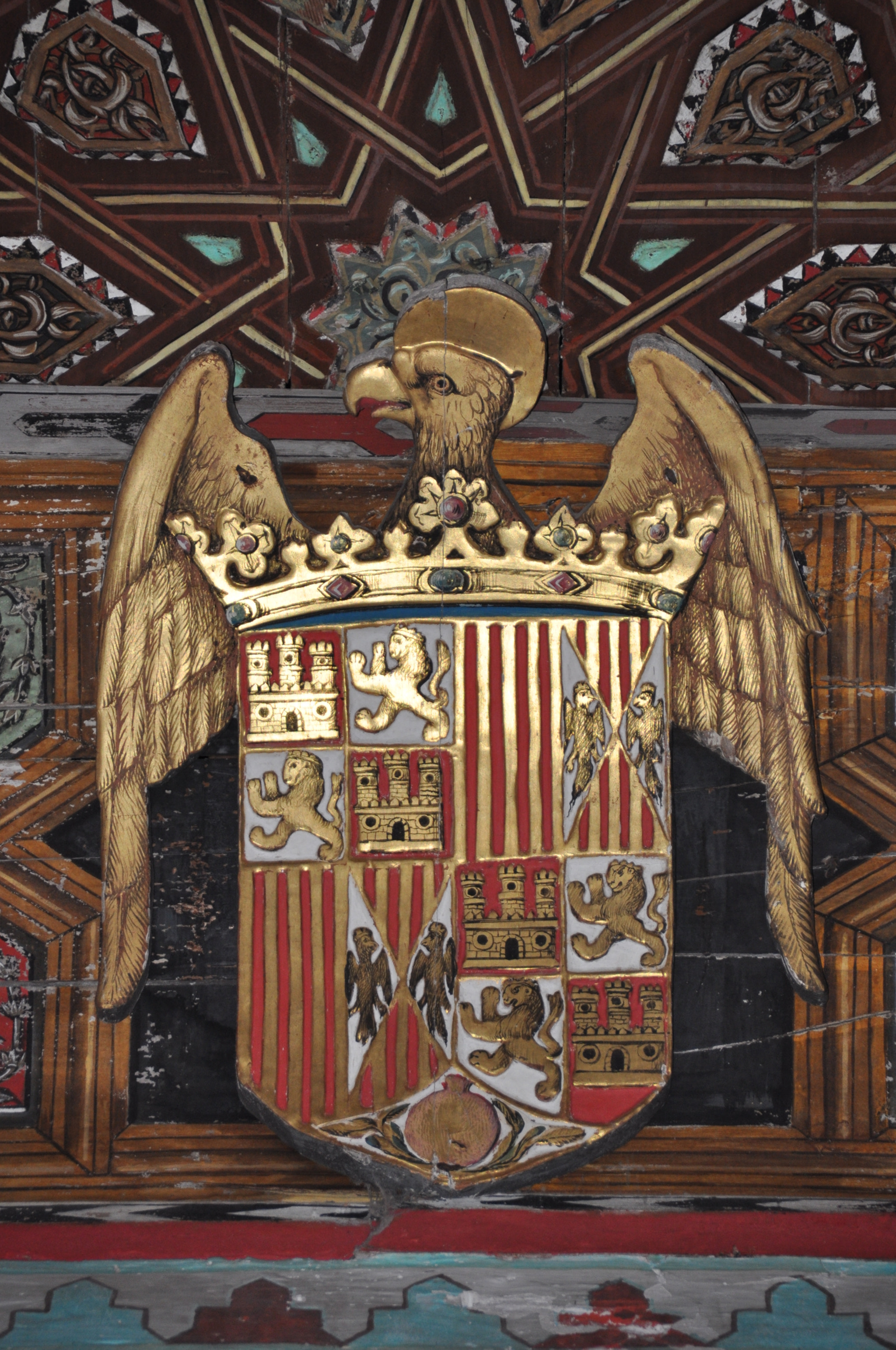 Nikon D90 + Sigma 18-200mm F3.5-6.3 II DC OS HSM sample photo. Old spanish coat of arms photography