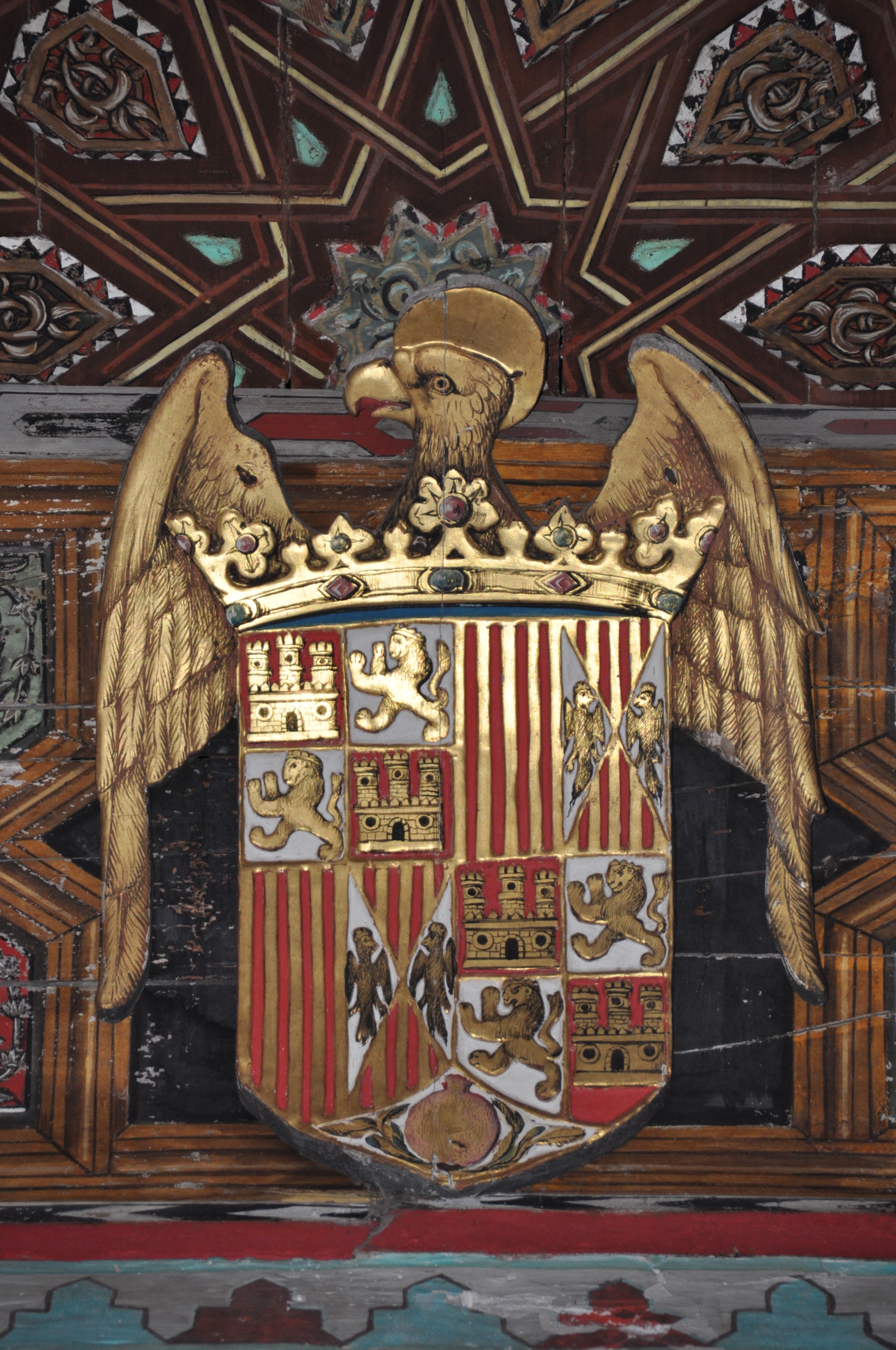 Sigma 18-200mm F3.5-6.3 II DC OS HSM sample photo. Old spanish coat of arms photography