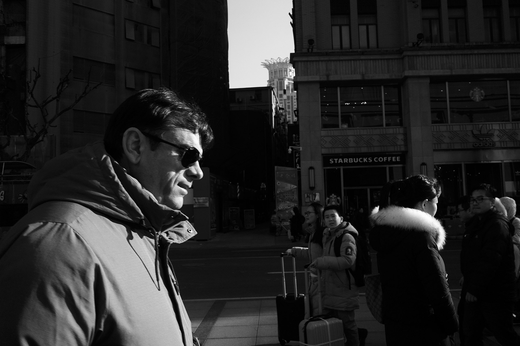 Leica M9 + Summicron-M 35mm f/2 (IV) sample photo. Street scene photography