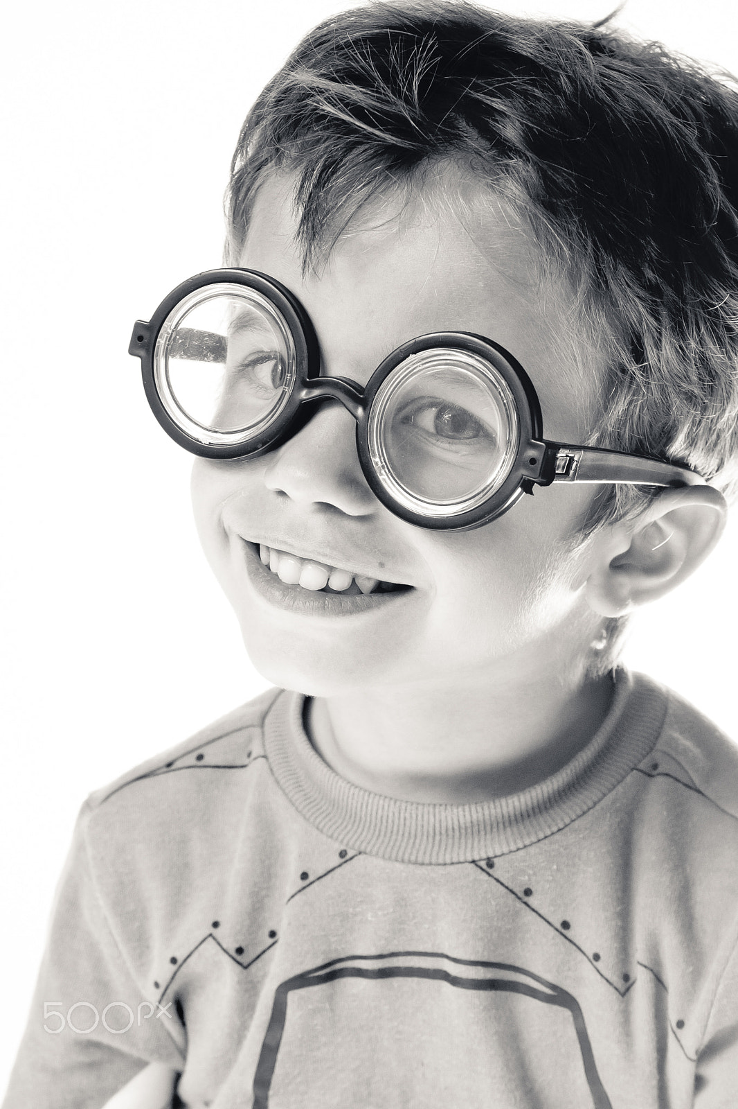 Canon EF-S 17-55mm F2.8 IS USM sample photo. Funny boy wearing glasses photography