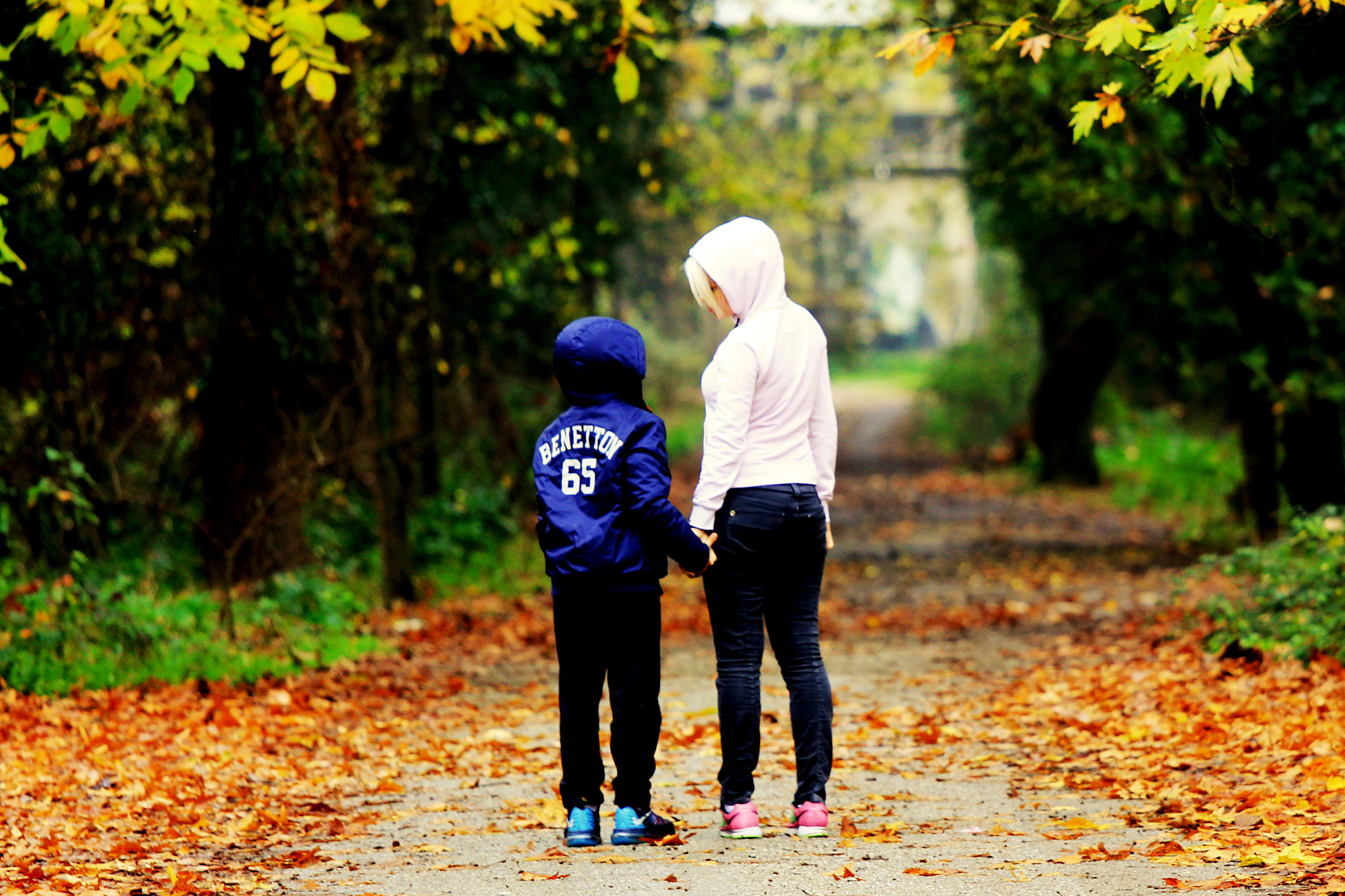 Canon EOS 550D (EOS Rebel T2i / EOS Kiss X4) + Canon EF 70-200mm F4L IS USM sample photo. Mother with son in forrest in athens greece photography