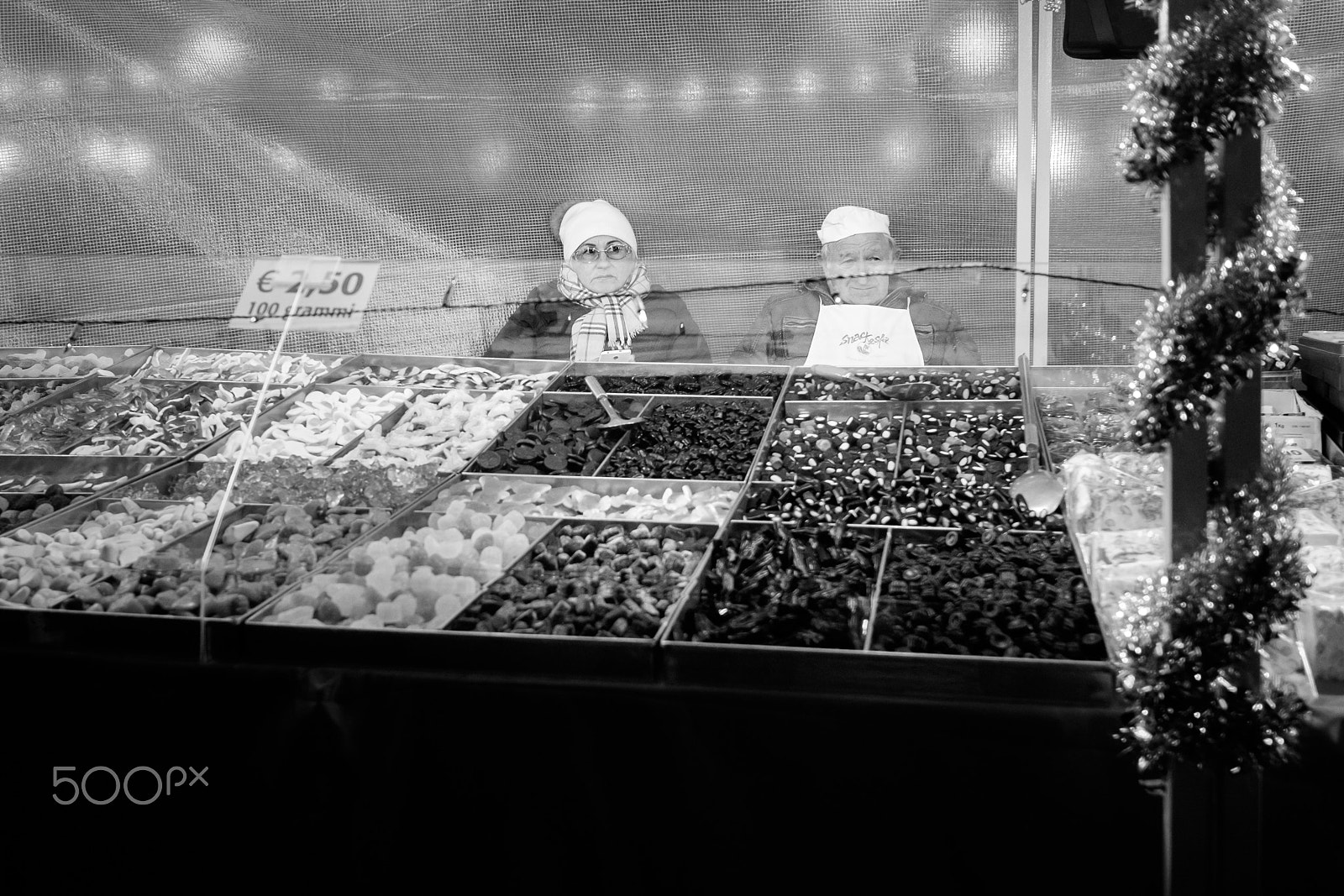 Fujifilm X-T1 + Fujifilm XF 18mm F2 R sample photo. Cold waiting photography