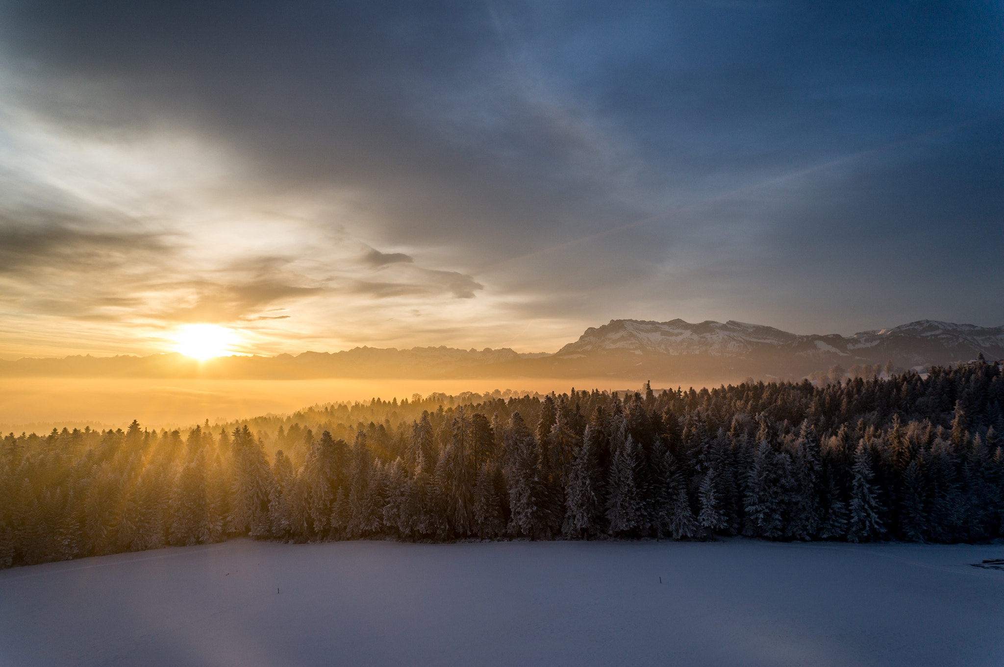 Sony Alpha NEX-5T + Sony E 16mm F2.8 sample photo. Swiss winter wonderland photography