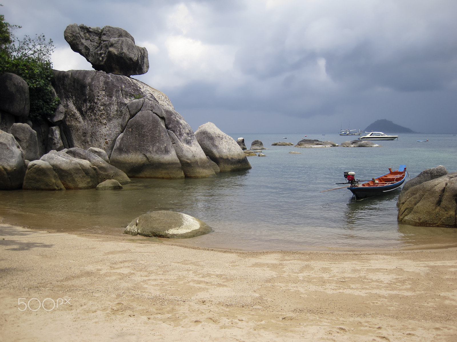 Canon PowerShot SD770 IS (Digital IXUS 85 IS / IXY Digital 25 IS) sample photo. Koh tao beach rock formation photography