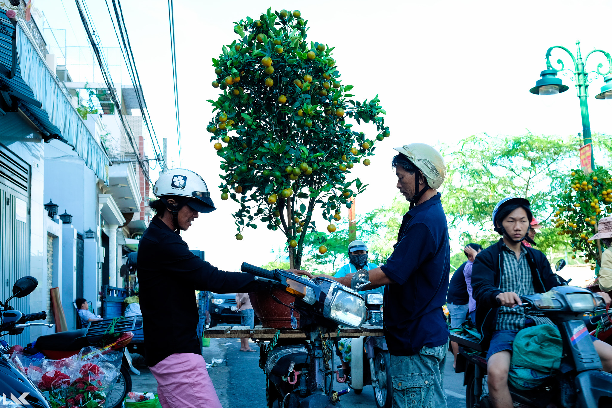 Fujifilm X-T10 + Fujifilm XF 23mm F1.4 R sample photo. Chợ hoa bến bình Đông sáng 29 tết [26.01.2017] photography