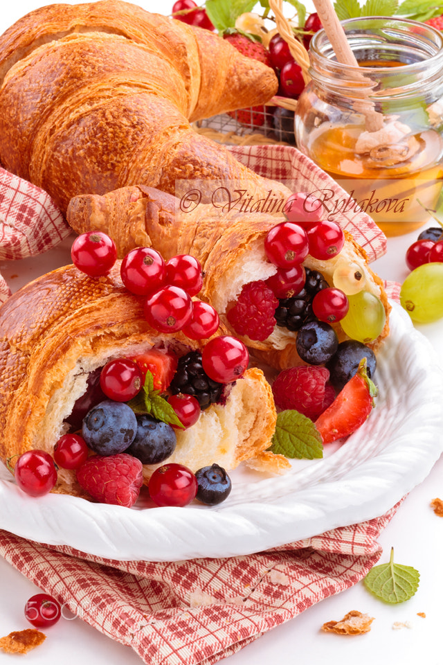 Canon TS-E 90mm F2.8 Tilt-Shift sample photo. Fresh croissants and honey. photography
