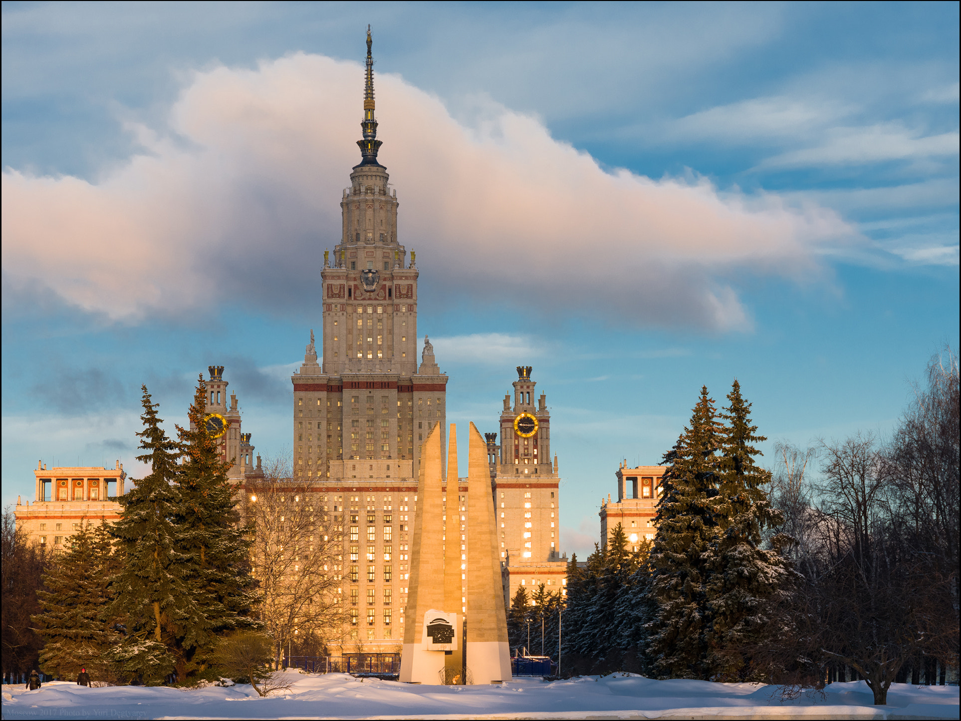 VARIO-ELMARIT 1:2.8-4.0/24-90mm ASPH. OIS sample photo. Russia. moscow. moscow state university. photography