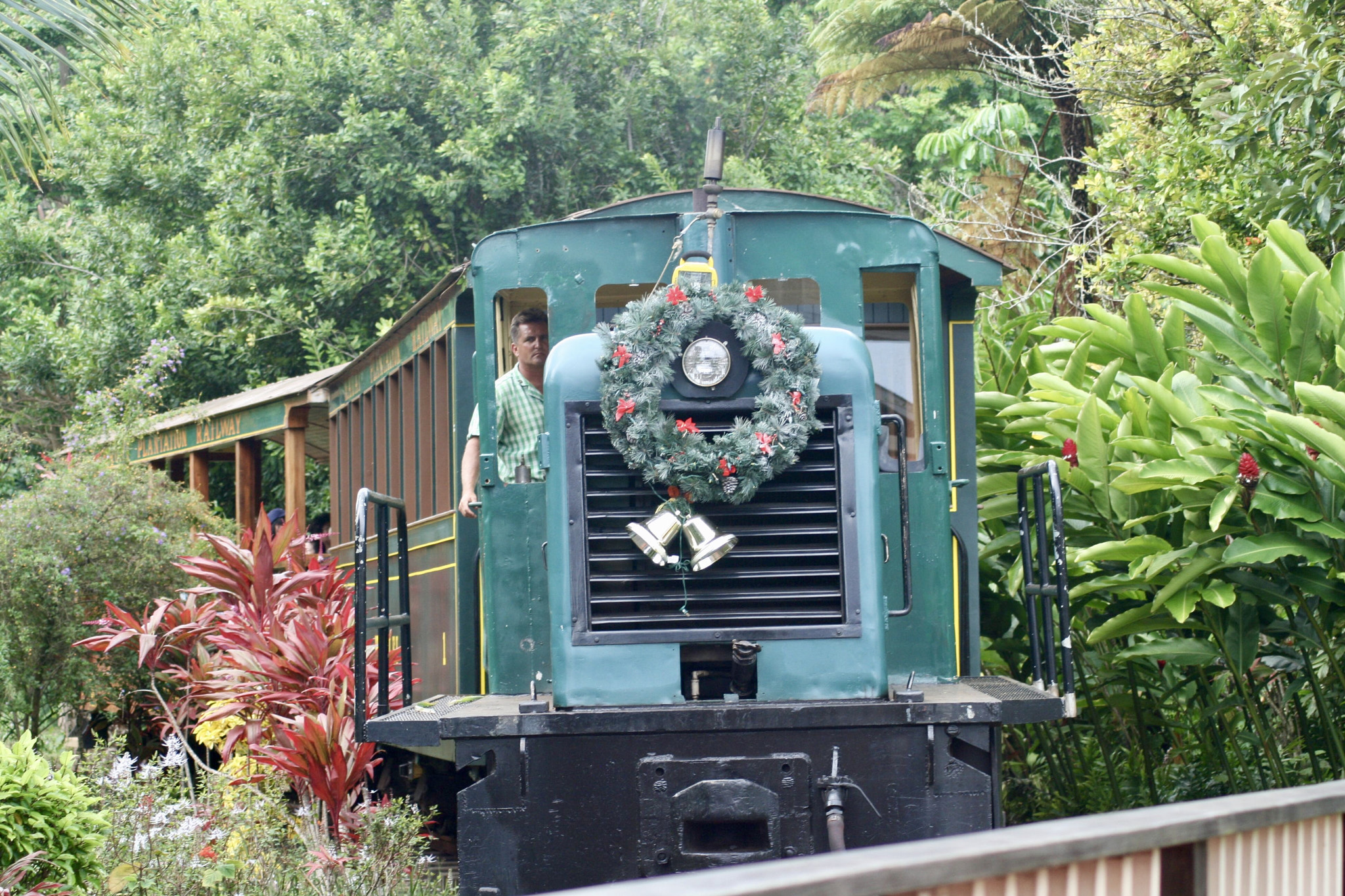 Canon EOS 400D (EOS Digital Rebel XTi / EOS Kiss Digital X) sample photo. Hawaii train photography