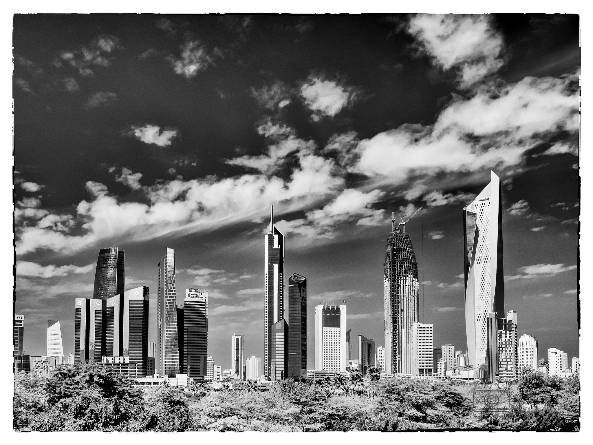 Olympus PEN-F sample photo. Skyscraper family photography