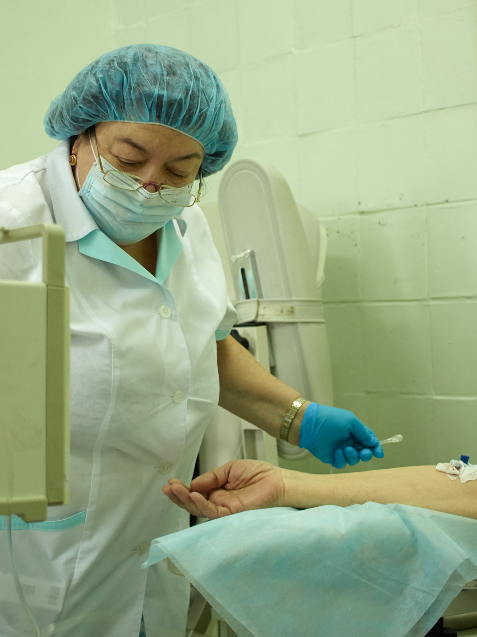Canon EF-S 24mm F2.8 STM sample photo. Nurses at work photography