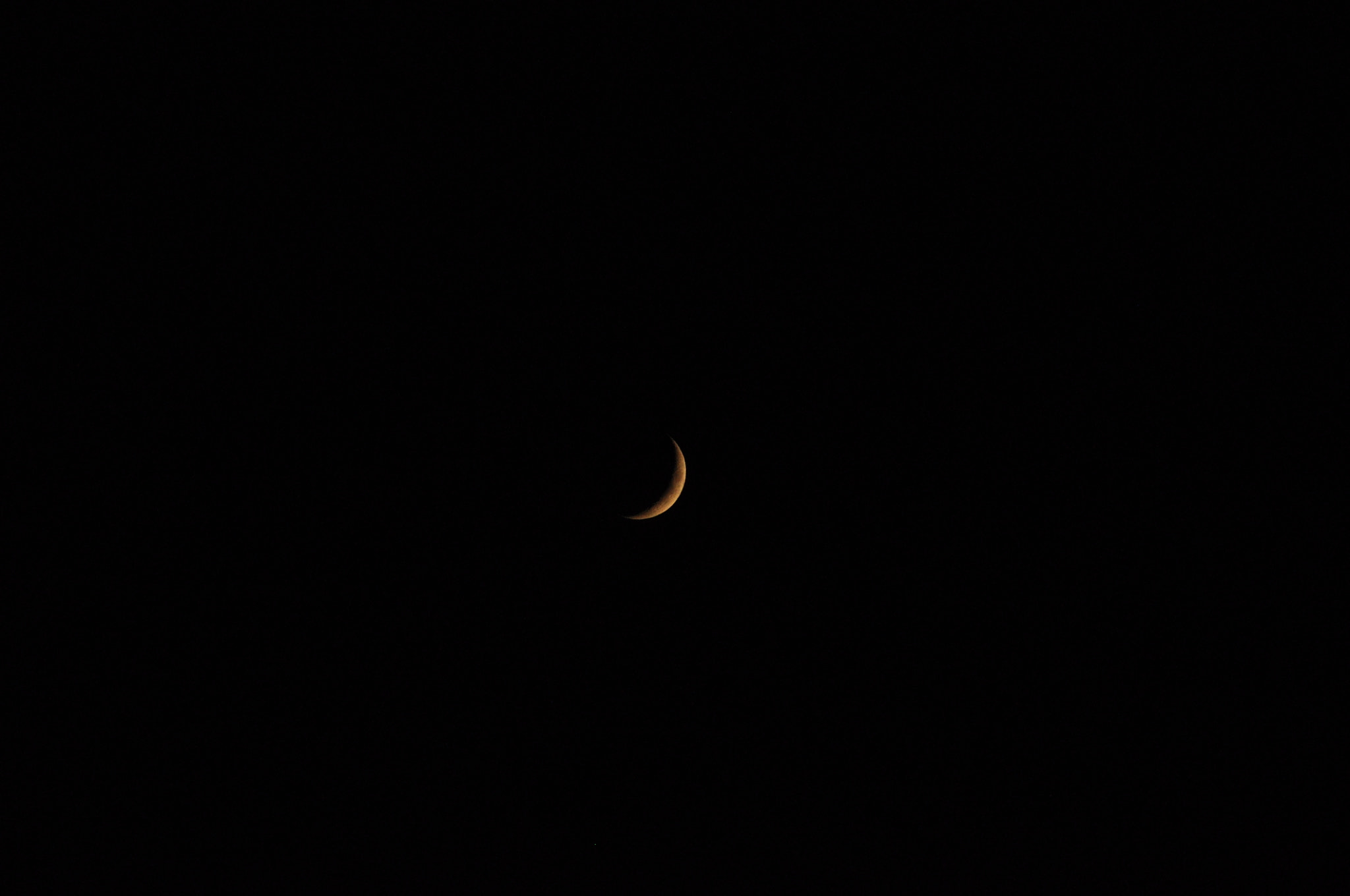 Sigma 18-200mm F3.5-6.3 II DC OS HSM sample photo. Luna nueva visible photography