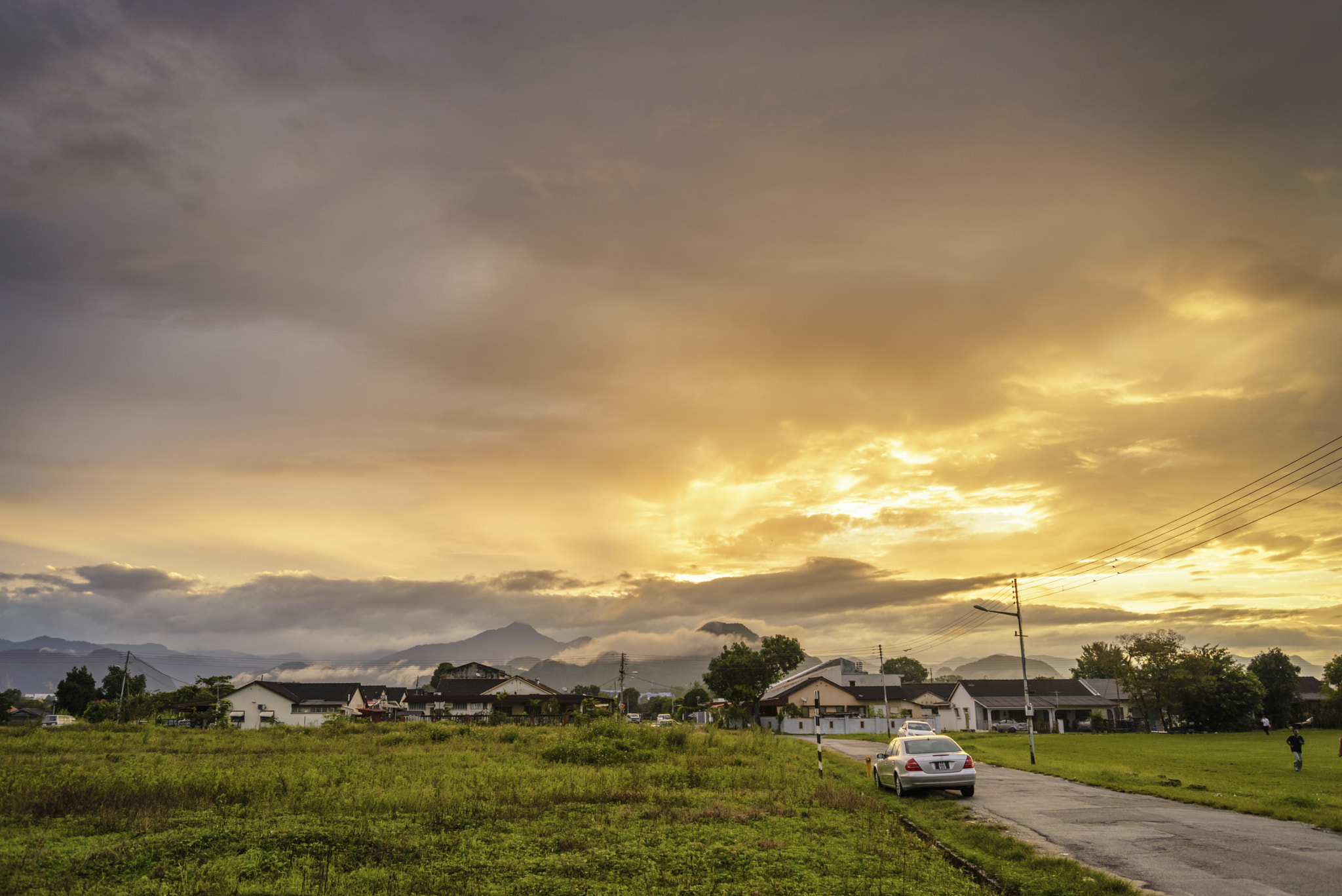 AF Zoom-Nikkor 28-80mm f/3.3-5.6G sample photo. Morning by the park photography