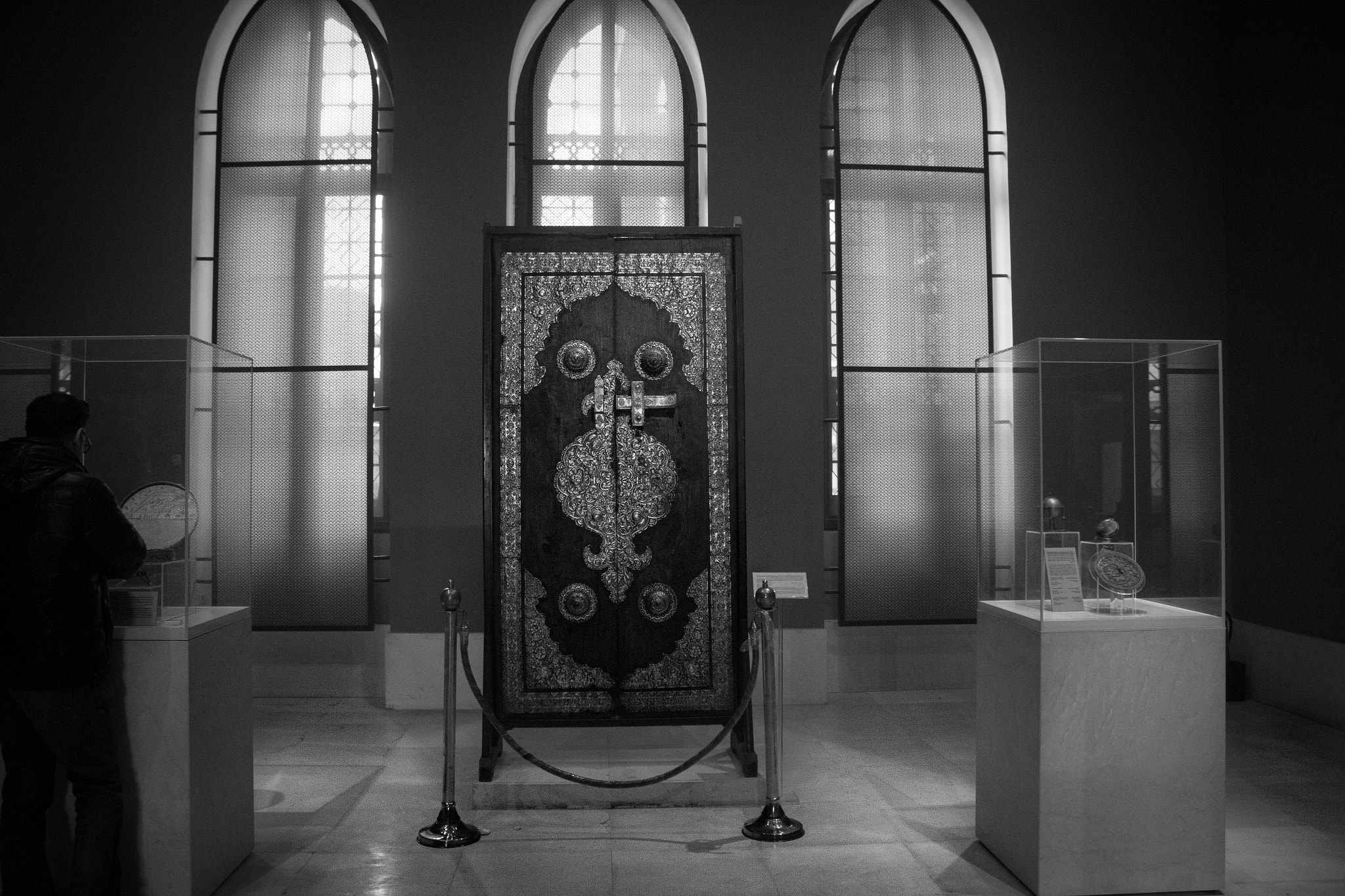 Canon EF-S 18-55mm F3.5-5.6 III sample photo. The door photography