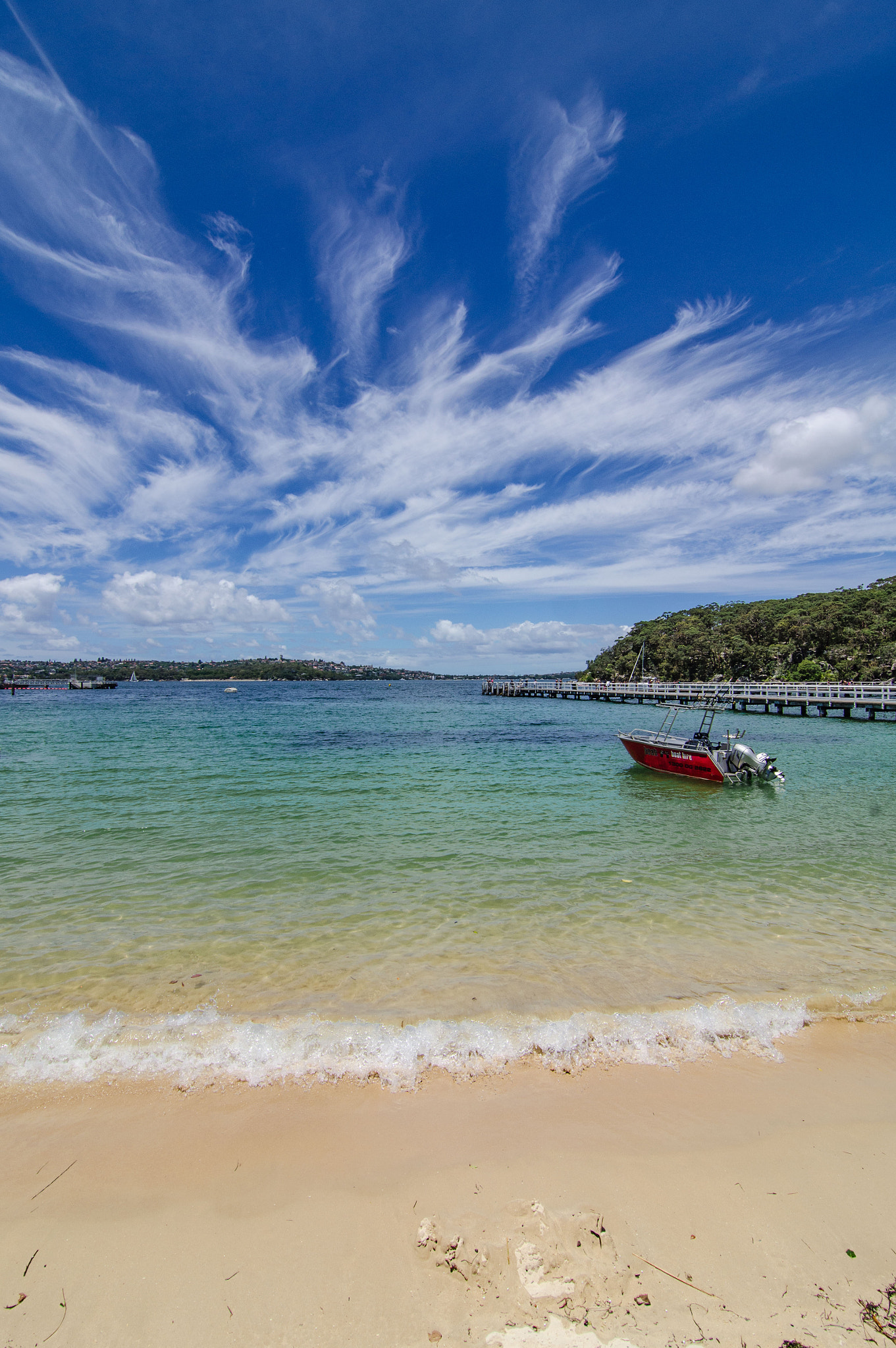 Tokina AT-X Pro 11-16mm F2.8 DX sample photo. The red boat photography