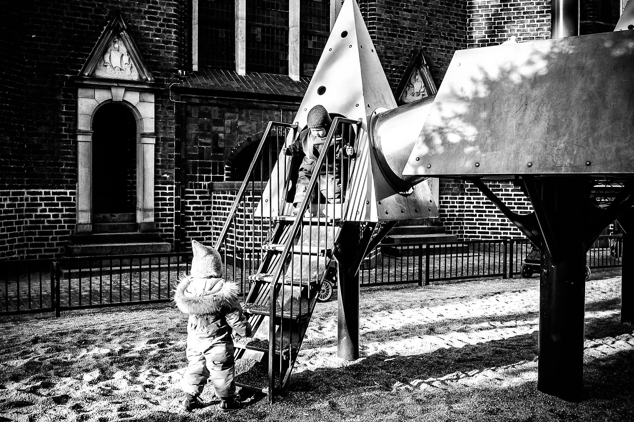 Fujifilm X-Pro2 + Fujifilm XF 18mm F2 R sample photo. Children playing in the morning sun... photography