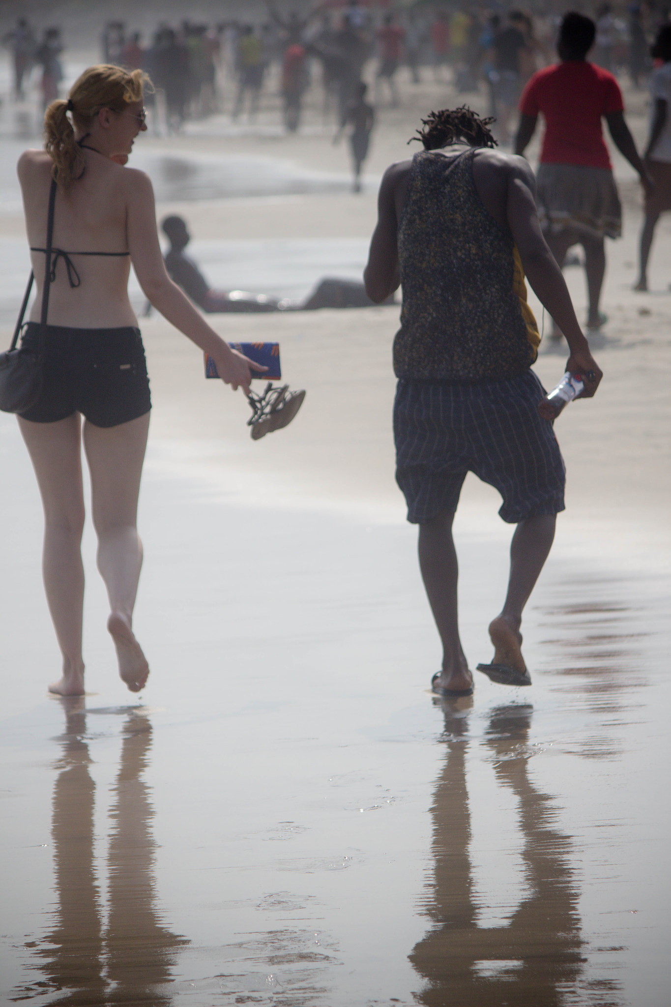 Canon EF-S 55-250mm F4-5.6 IS sample photo. Beach stroll photography
