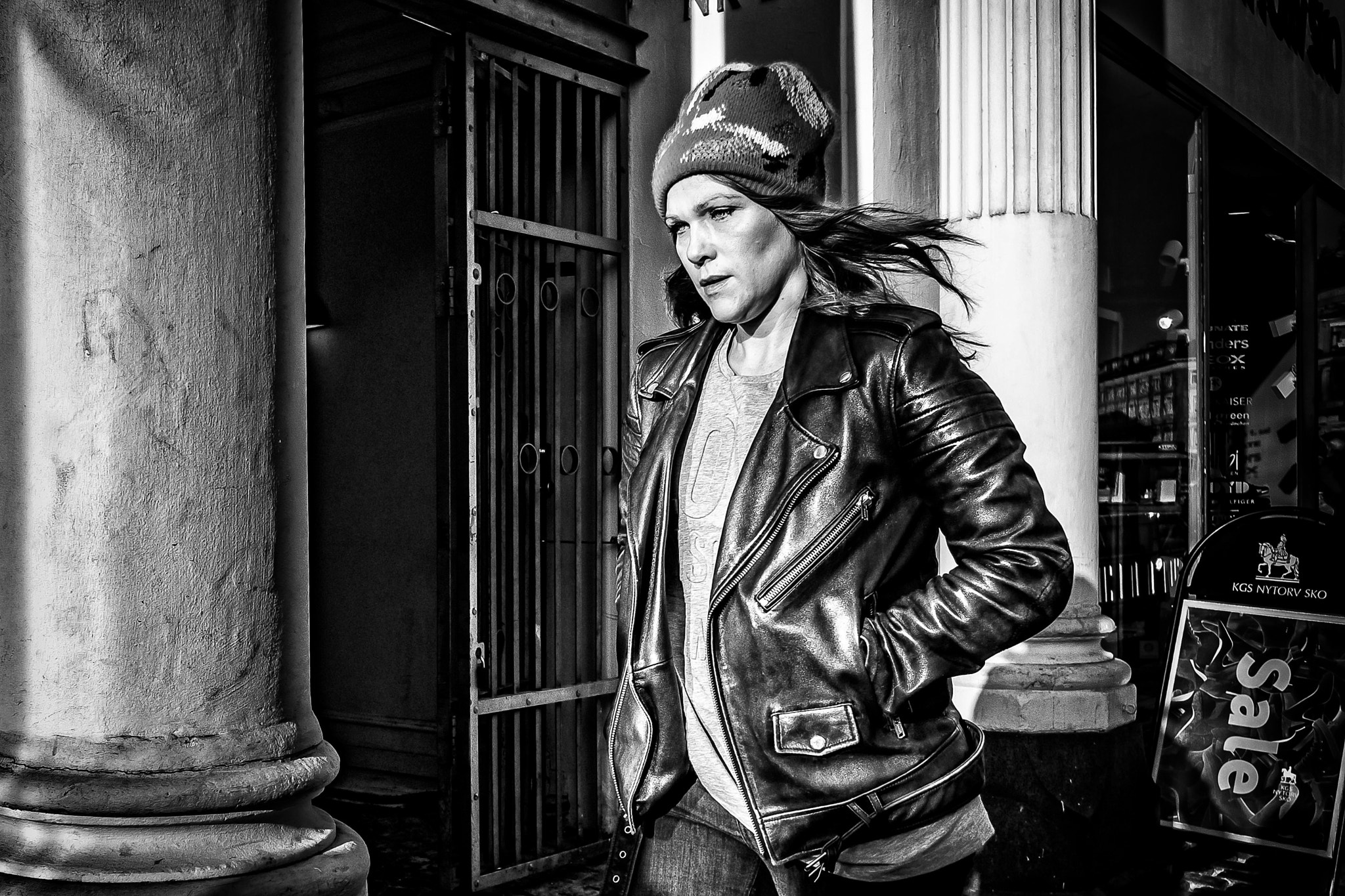 Fujifilm X-Pro2 + Fujifilm XF 18mm F2 R sample photo. Images on the run... photography