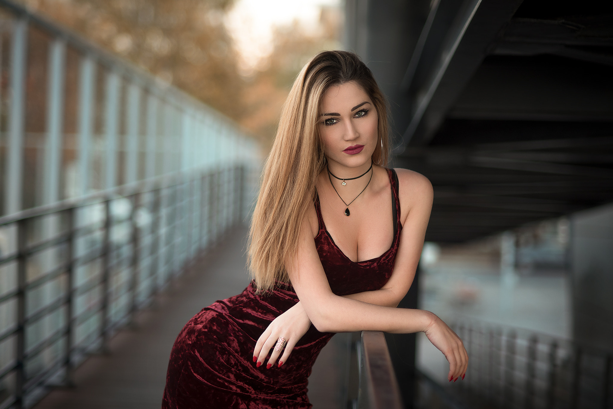 Nikon AF Nikkor 85mm F1.8D sample photo. Marianthi posing photography