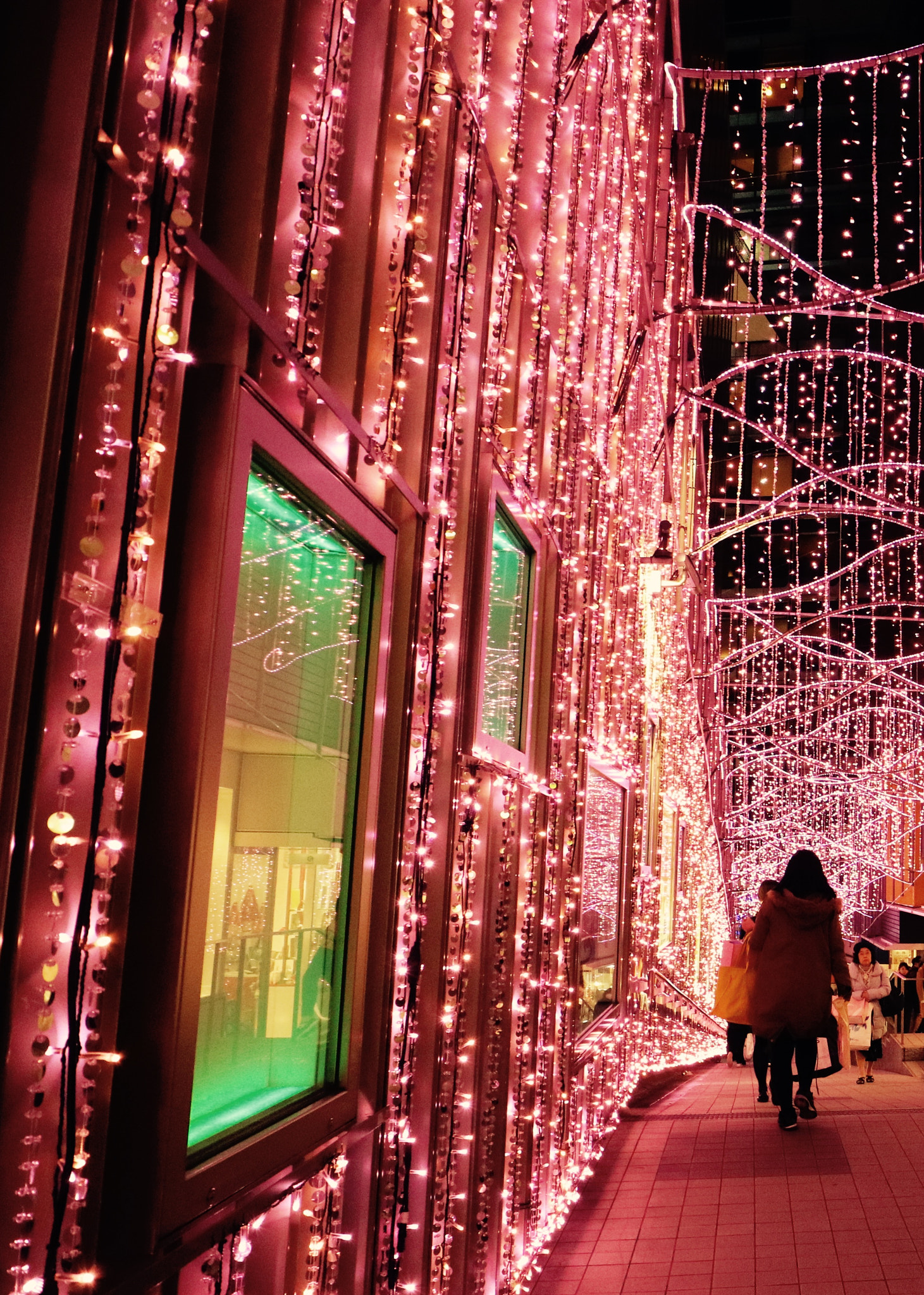 Canon EF-M 11-22mm F4-5.6 IS STM sample photo. Somewhere in shinjuku photography