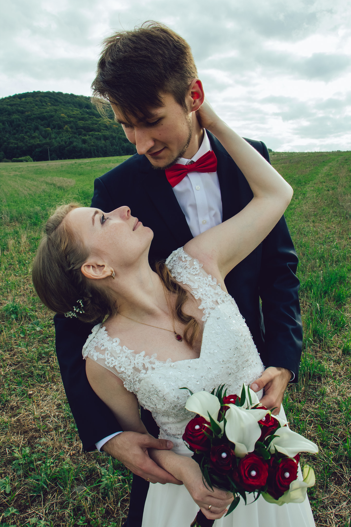 Canon EOS 600D (Rebel EOS T3i / EOS Kiss X5) sample photo. Bride and groom photography