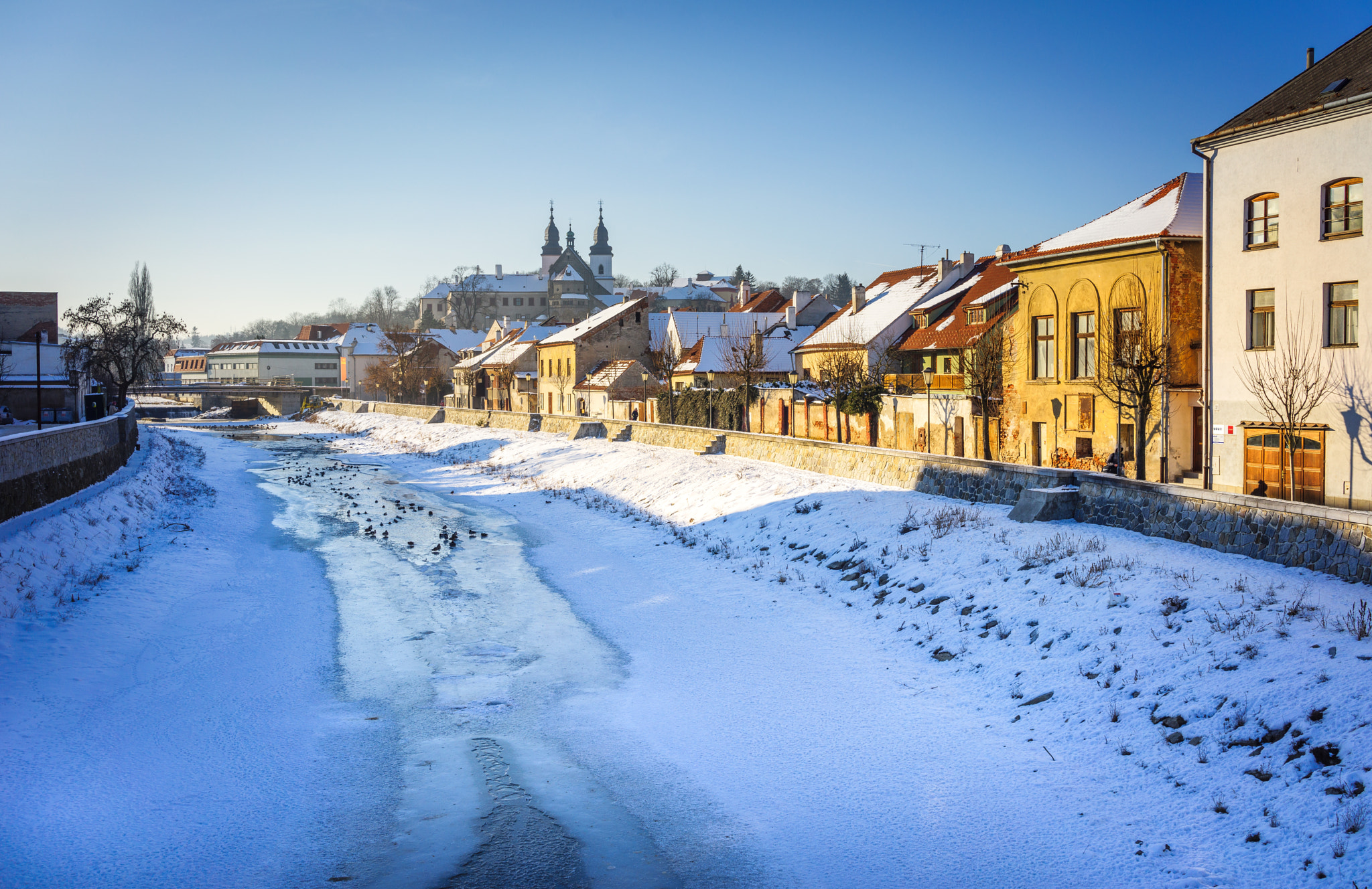 Sony a7R + Sony Sonnar T* FE 35mm F2.8 ZA sample photo. Frozen river photography