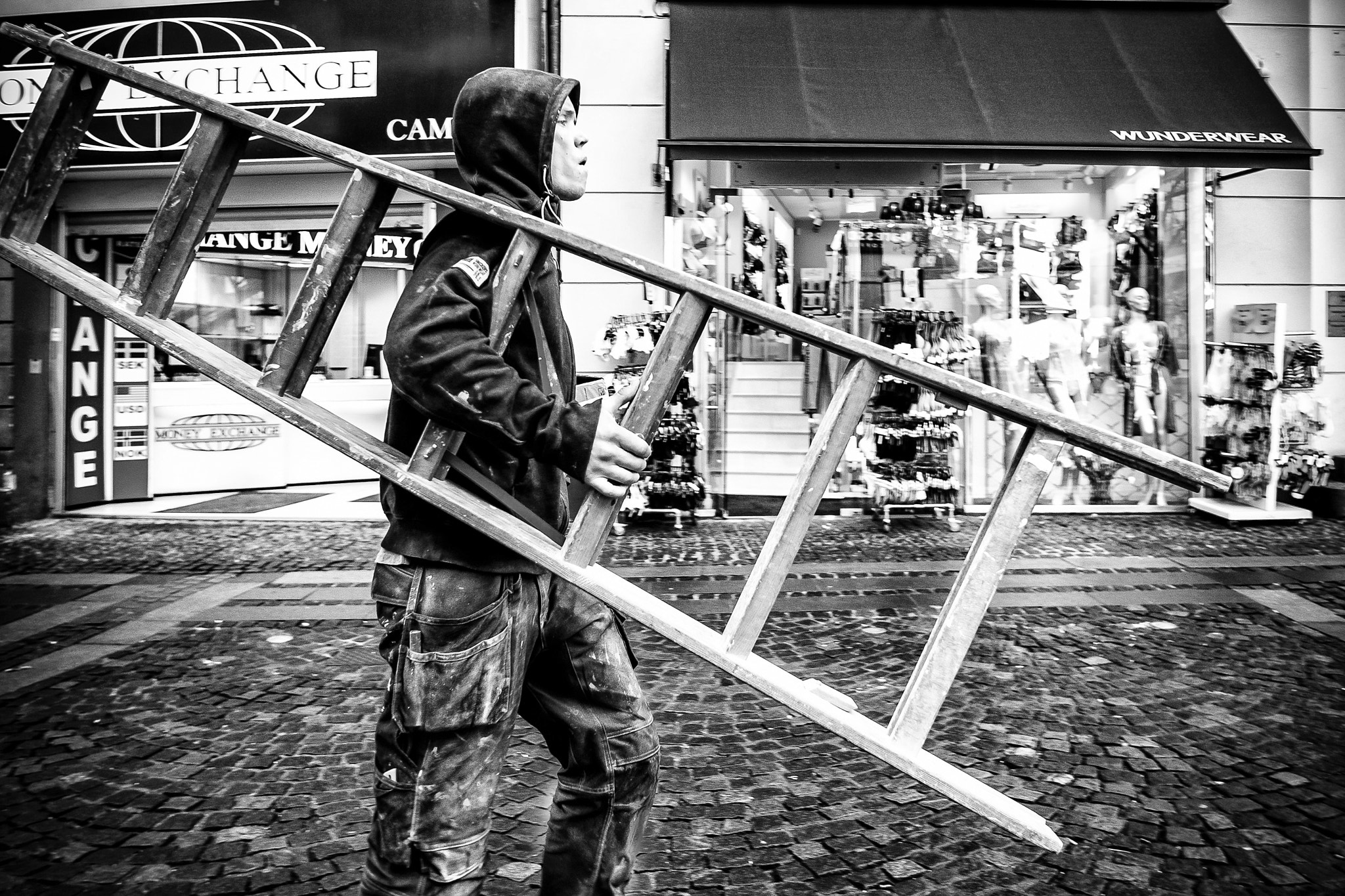 Fujifilm X-Pro2 + Fujifilm XF 18mm F2 R sample photo. Images on the run... photography