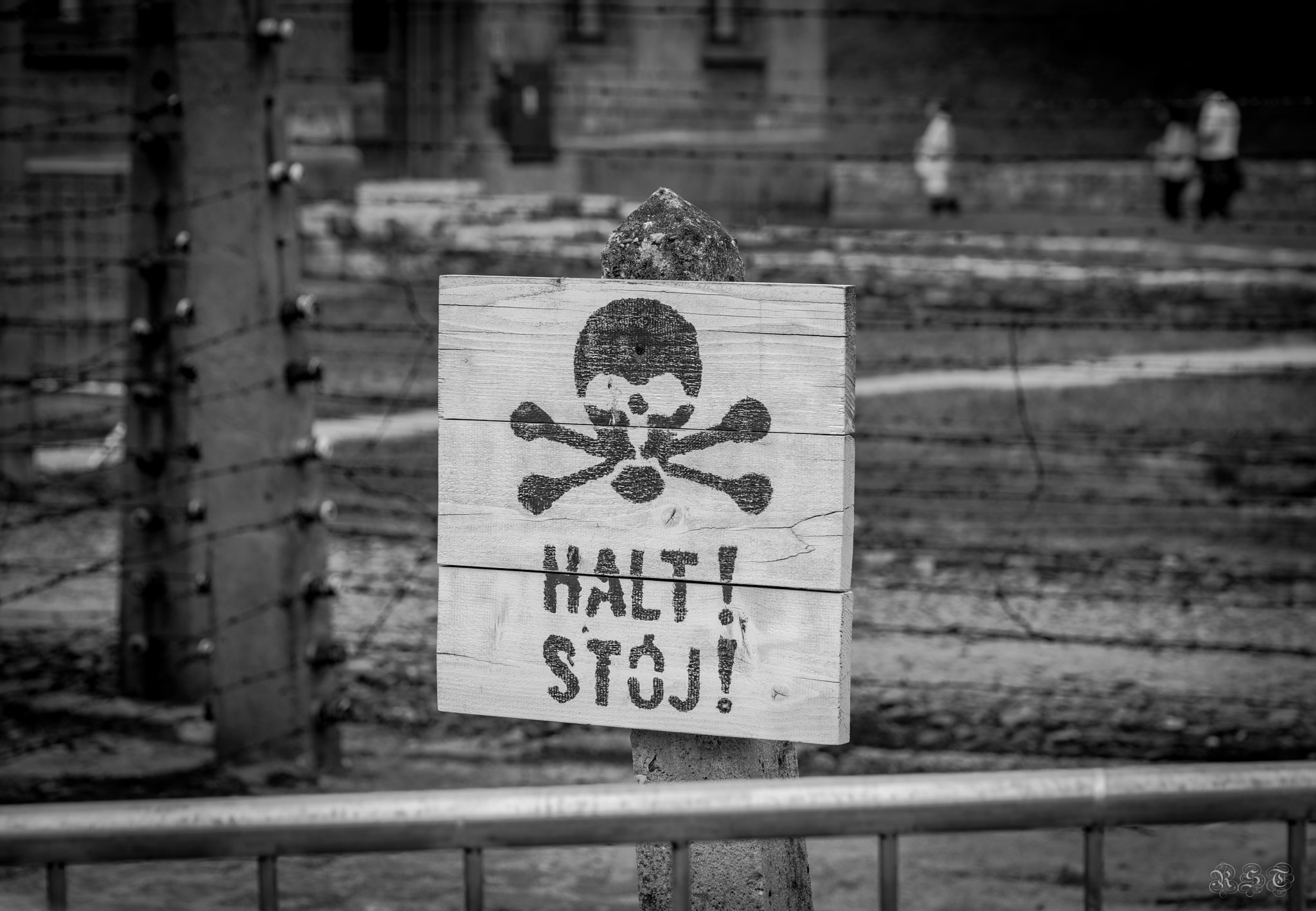 Nikon D800 + Sigma 24-105mm F4 DG OS HSM Art sample photo. Auschwitz - sign photography