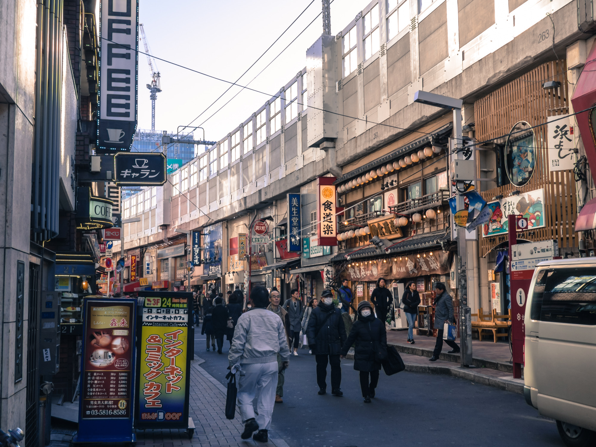 Olympus OM-D E-M1 + LUMIX G 20/F1.7 II sample photo. Ueno market street photography