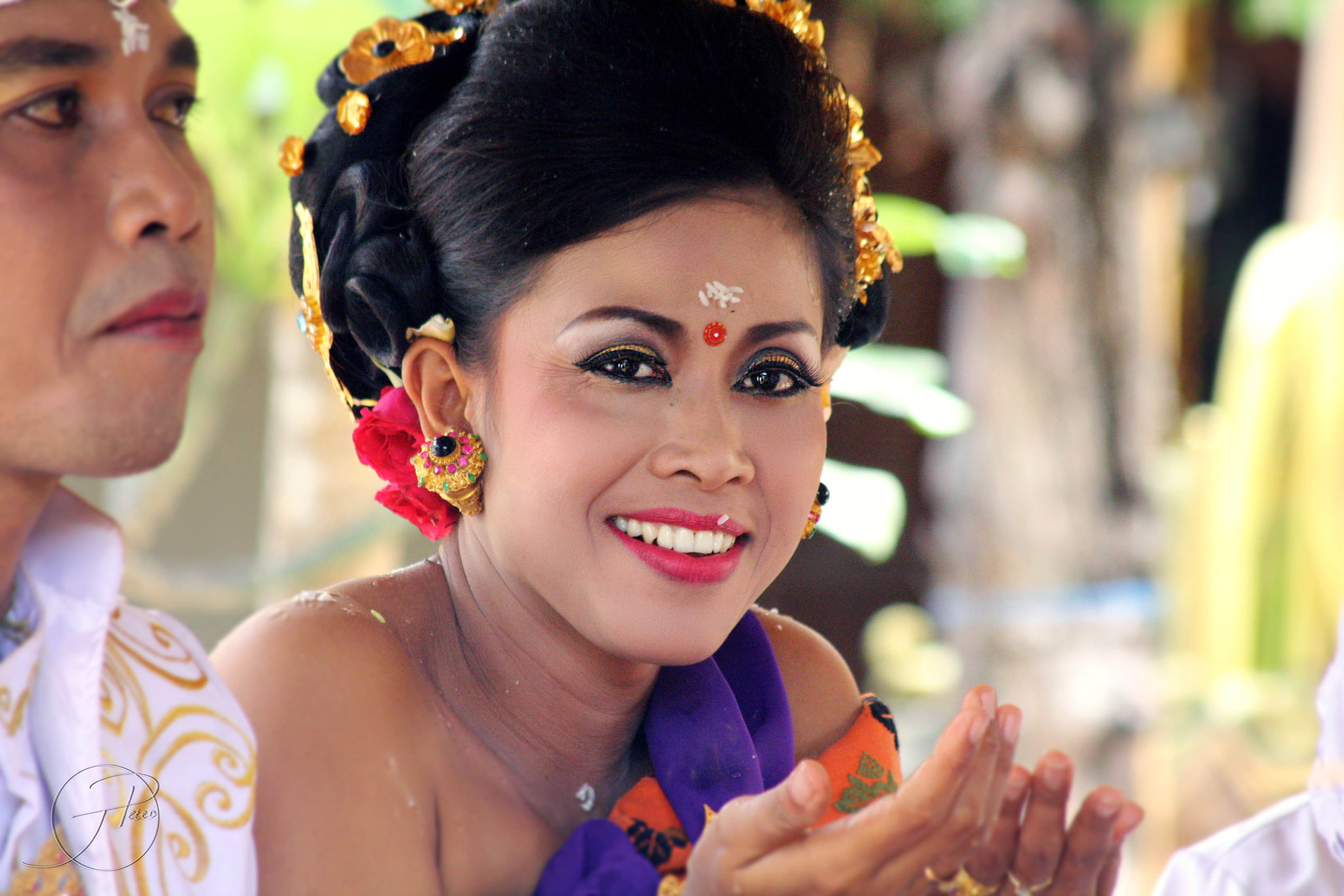 Sigma 70-300mm F4-5.6 APO DG Macro sample photo. Balinese wedding ceremony photography